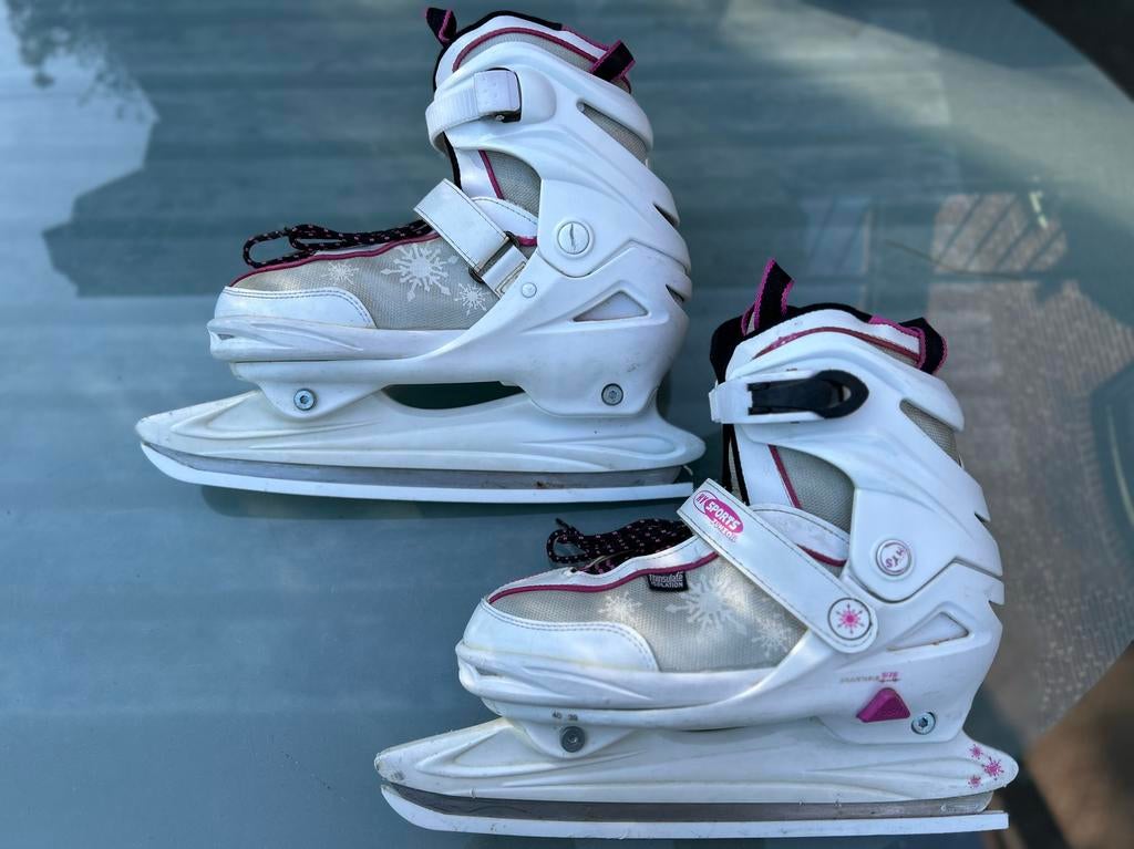 HY Sports verstelbare kunstschaatsen maat 37-40, Ophalen of Verzenden, Gebruikt, Kunstschaatsen, Overige merken