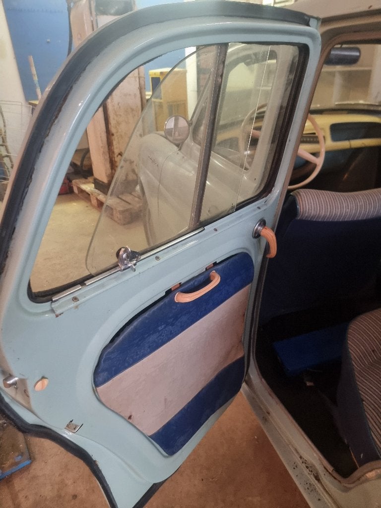 Oldtimer Renault Dauphine (1958) – NL kenteken, foto 12