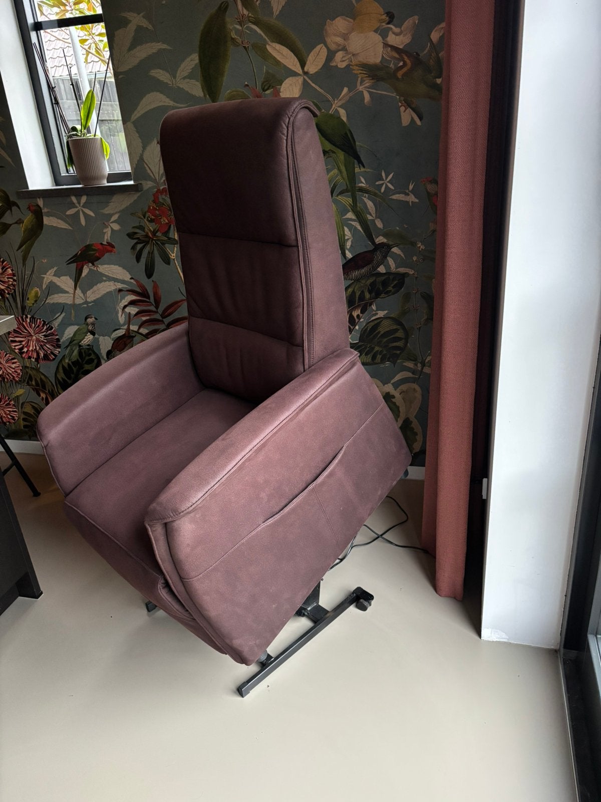 Elektrische sta- op relaxfauteuils, Huis en Inrichting, Ophalen of Verzenden, Zo goed als nieuw, Leer