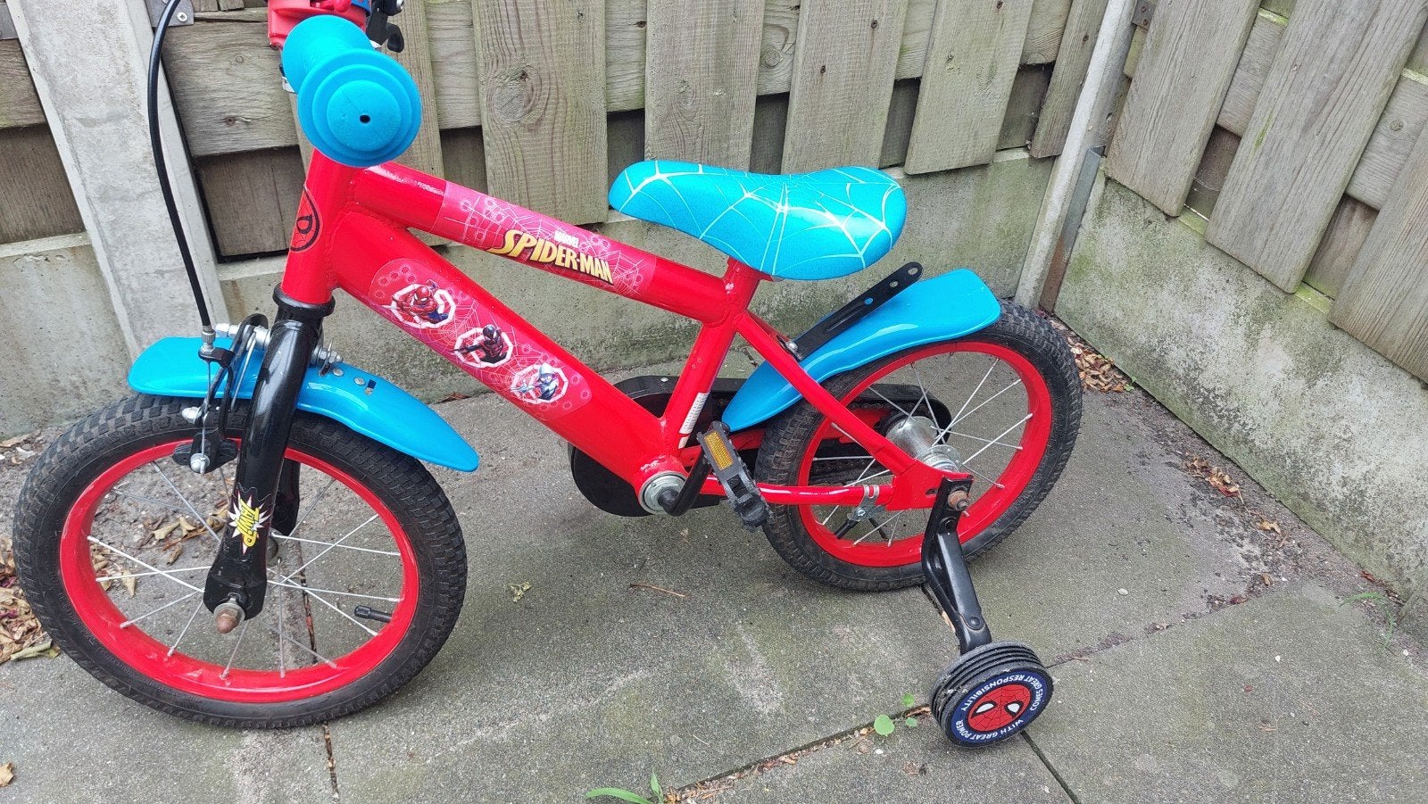 Fiets spiderman, Fietsen en Brommers, Fietsen | Kinderfietsjes, Ophalen, Gebruikt, Minder dan 16 inch, Zijwieltjes