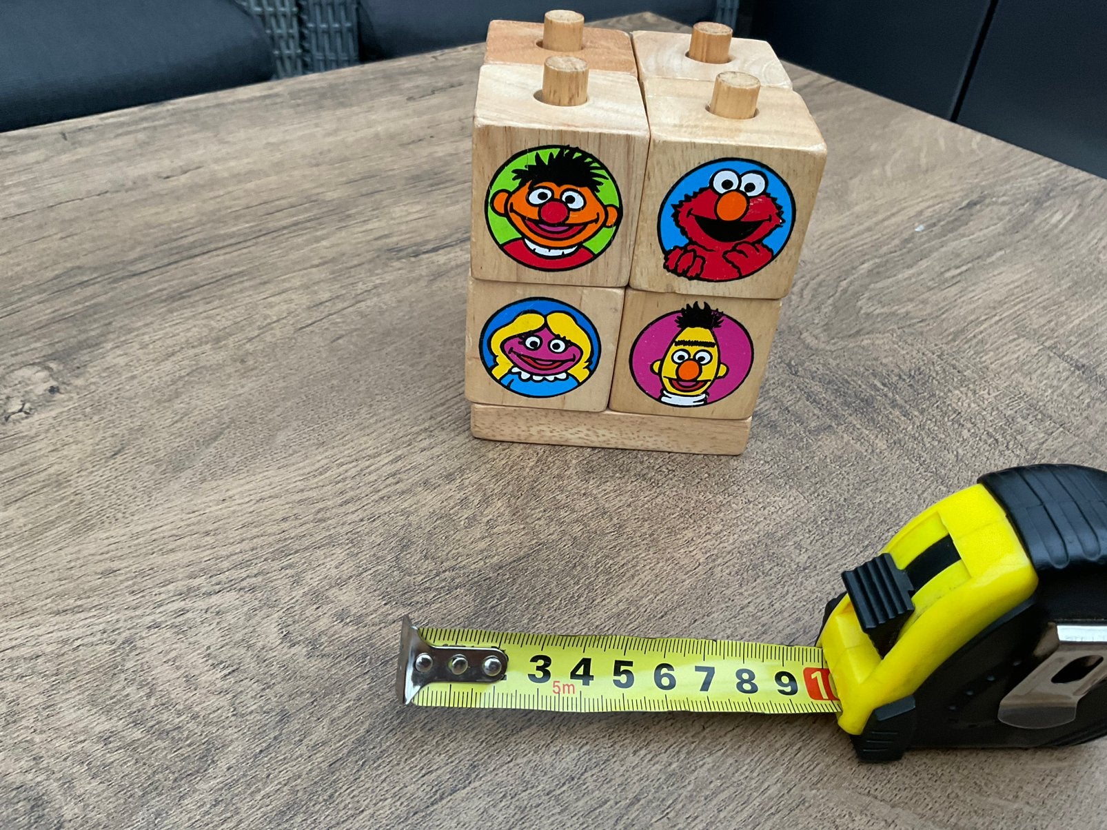 Zgan, niet kapot,houten blokjes Sesamstraat stapelblokjes, Ophalen, Overige figuren, Zo goed als nieuw, Beeldje of Figuurtje