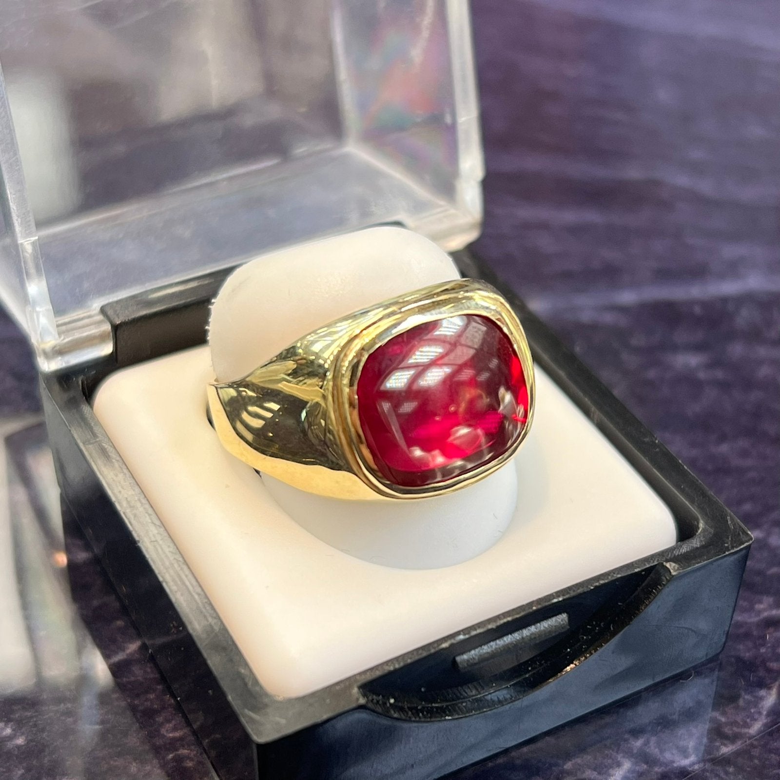 14k gouden ring robijn zegelring rood, Ophalen of Verzenden, Zo goed als nieuw, Goud, Dame