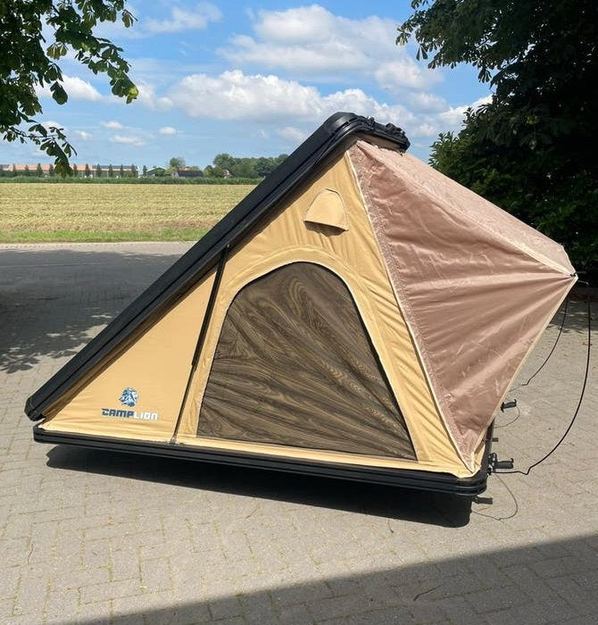 TE HUUR 2-persoons hardshell daktent ideaal voor roadtrip