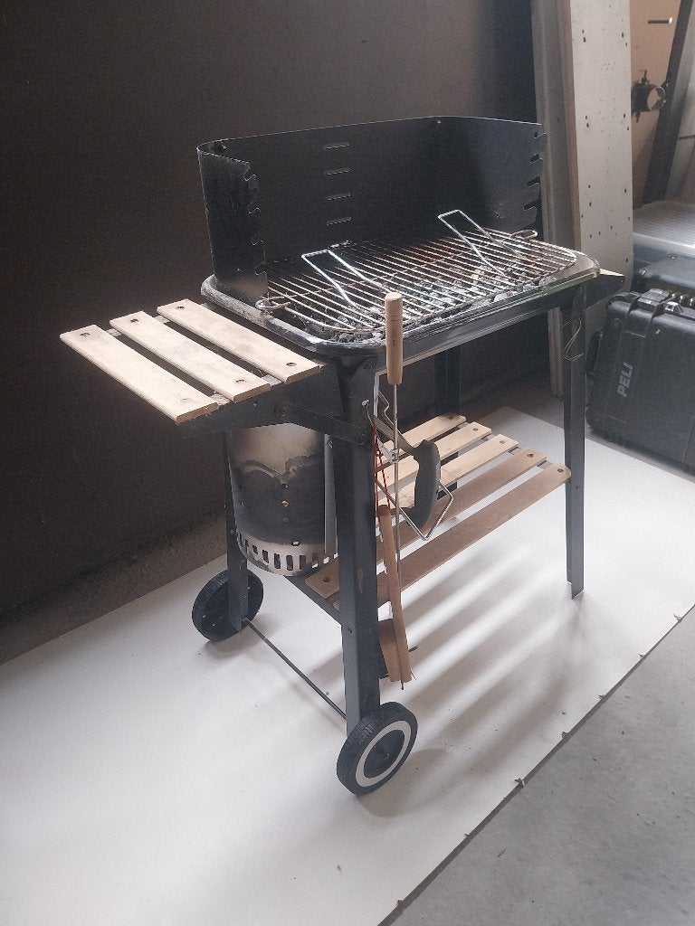 Mooie Weber BBQ barbecue, gebruikt in goede staat, Tuin en Terras, Houtskoolbarbecues, Ophalen, Gebruikt, WEBER BBQ, Met accessoires