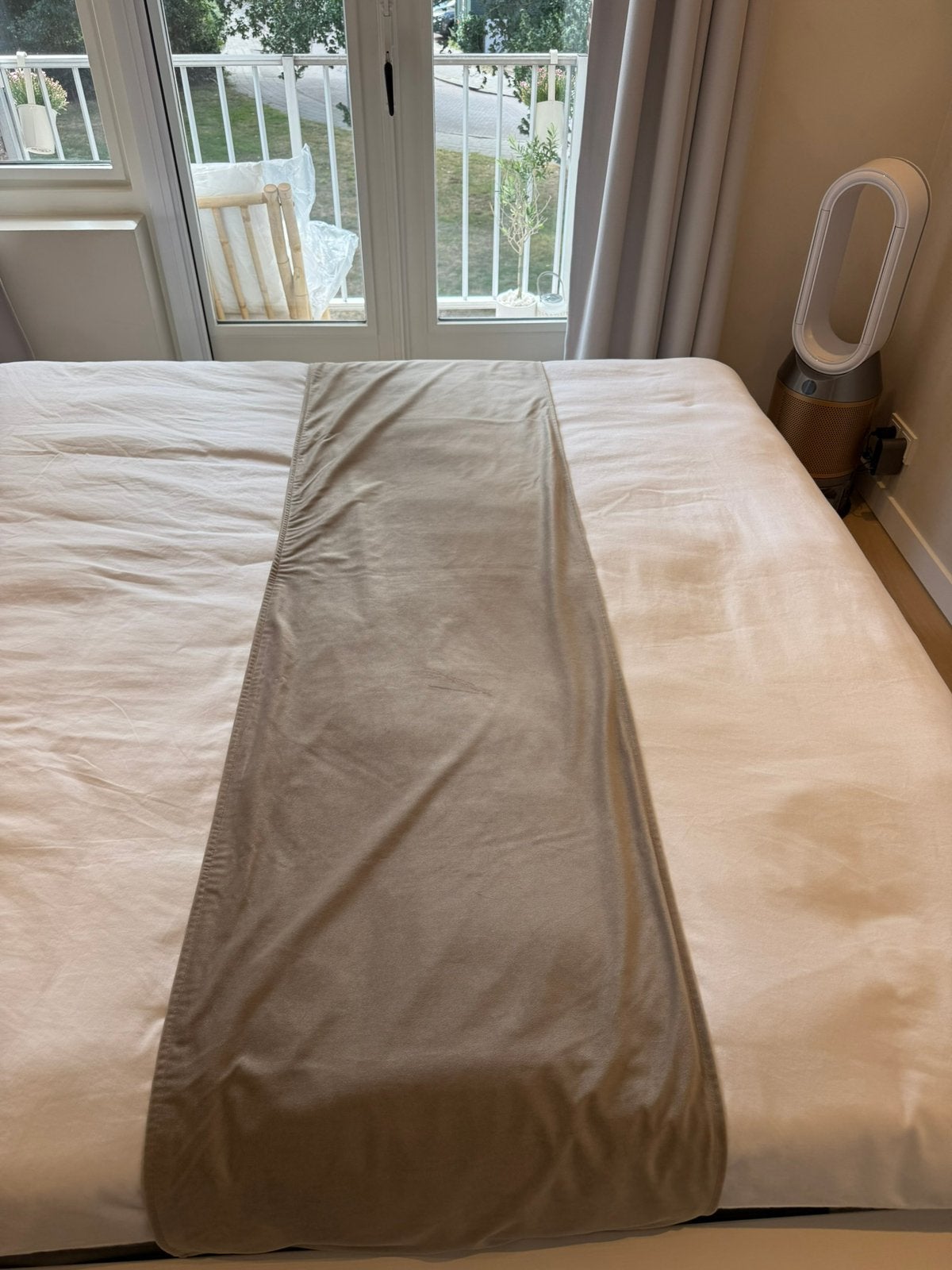Te koop bedloper, taupe kleur. 193 lang., Ophalen of Verzenden, Zo goed als nieuw