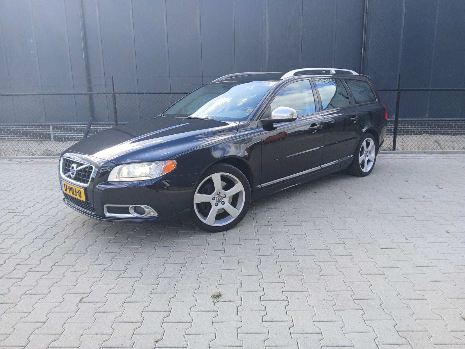 Volvo V70 2.0 T AUT 2011 Zwart, Euro 5, 1800 kg, 4 cilinders, Zwart
