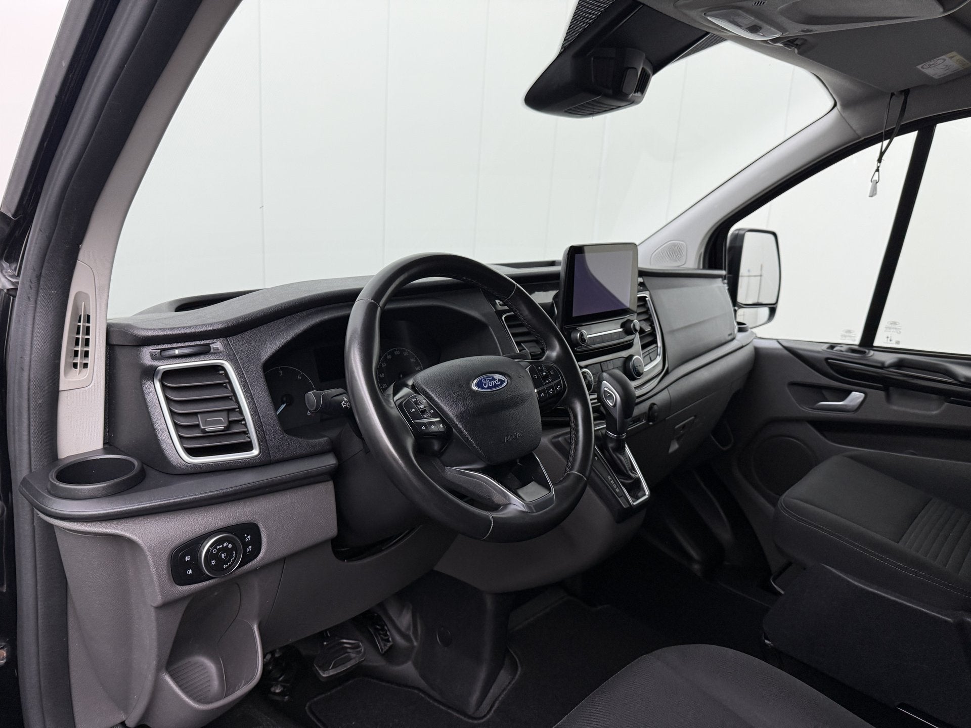Ford Transit Custom 2.0TDCi 130PK Automaat Limited | Navigat, Automaat, Gebruikt, Euro 6, Zwart