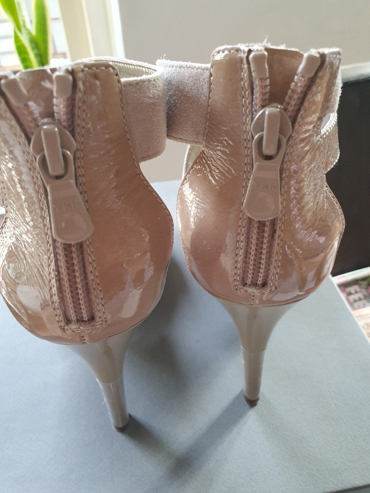 chique schoenen, Ophalen of Verzenden, Zo goed als nieuw, Beige, Sneakers of Gympen