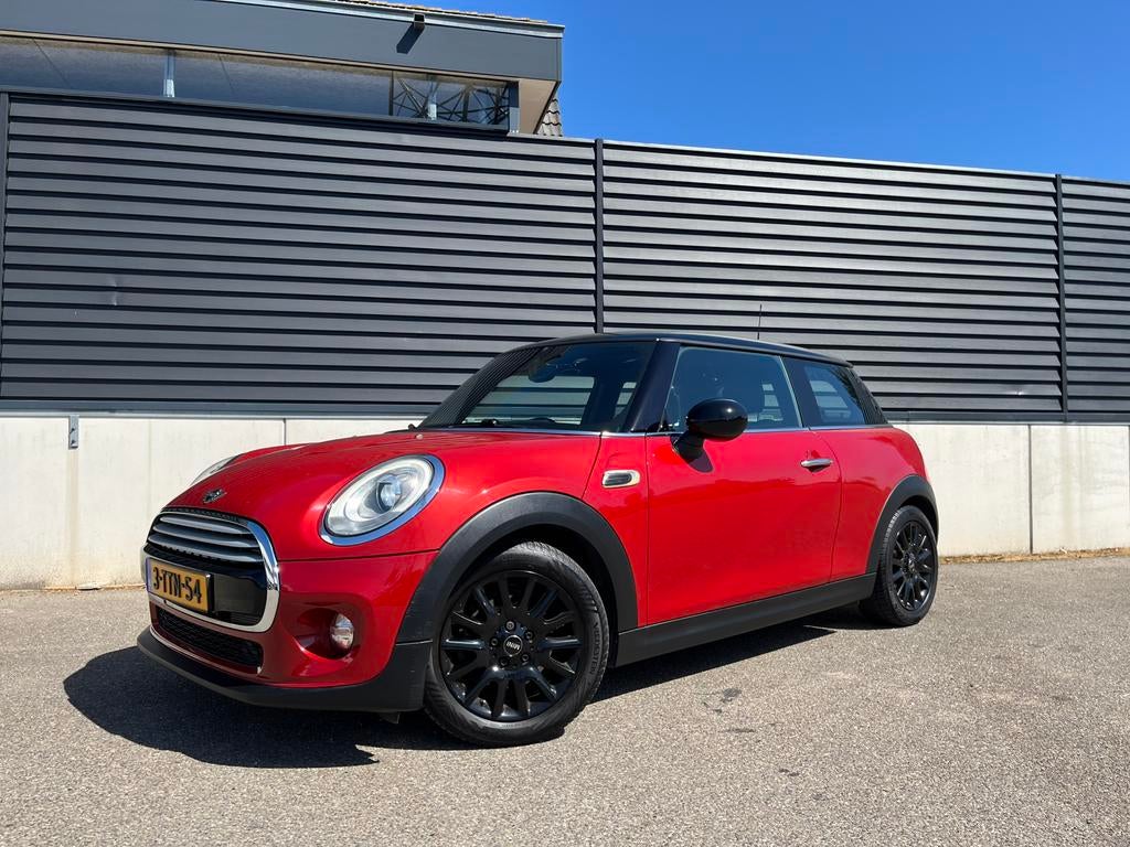 Mini 1.5 Cooper 2014 Rood, Voorwielaandrijving, 136 pk, Zwart, 4 stoelen