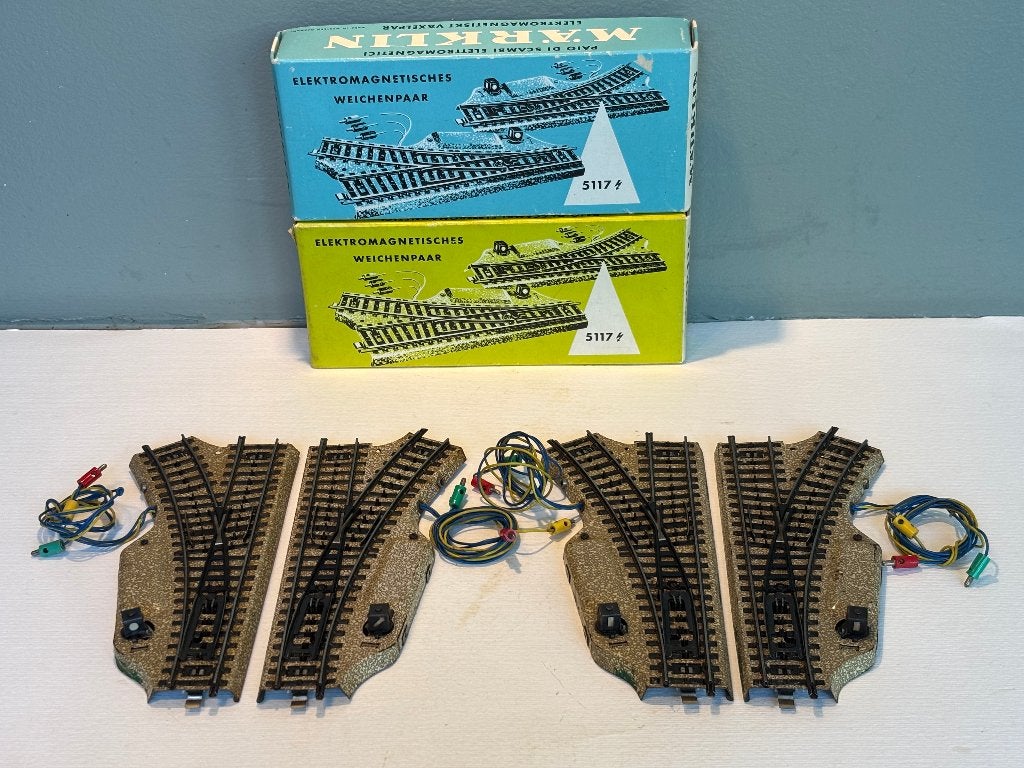 2 paar Märklin M rails elektrische wissels 5117, Hobby en Vrije tijd, Modeltreinen | H0, Wisselstroom, Gebruikt, Rails, Ophalen of Verzenden