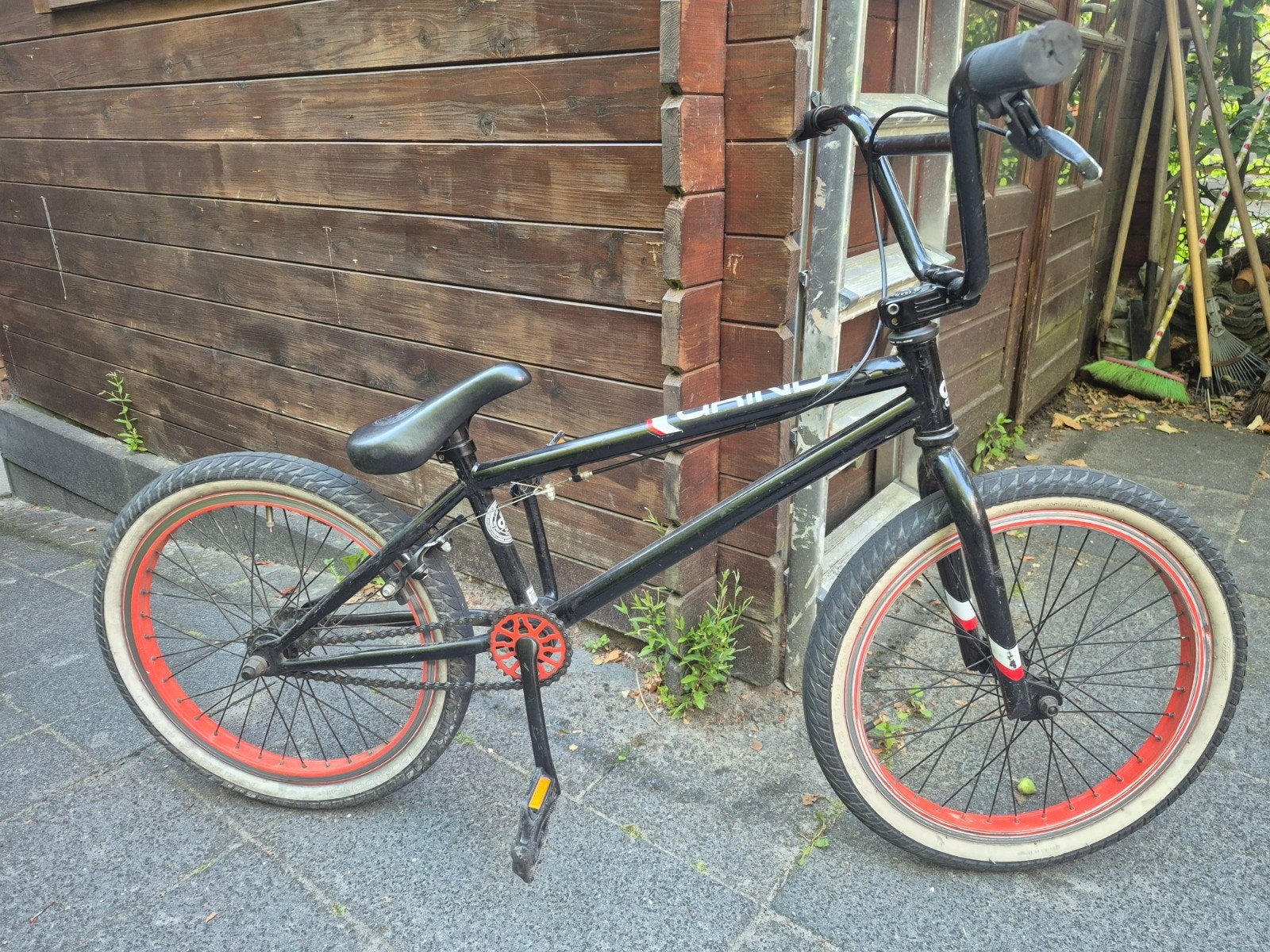 BMX Grind fiets - Zwart met rode velgen, Fietsen en Brommers, Fietsen | Crossfietsen en BMX, Ophalen, Staal, Velgrem, Grind