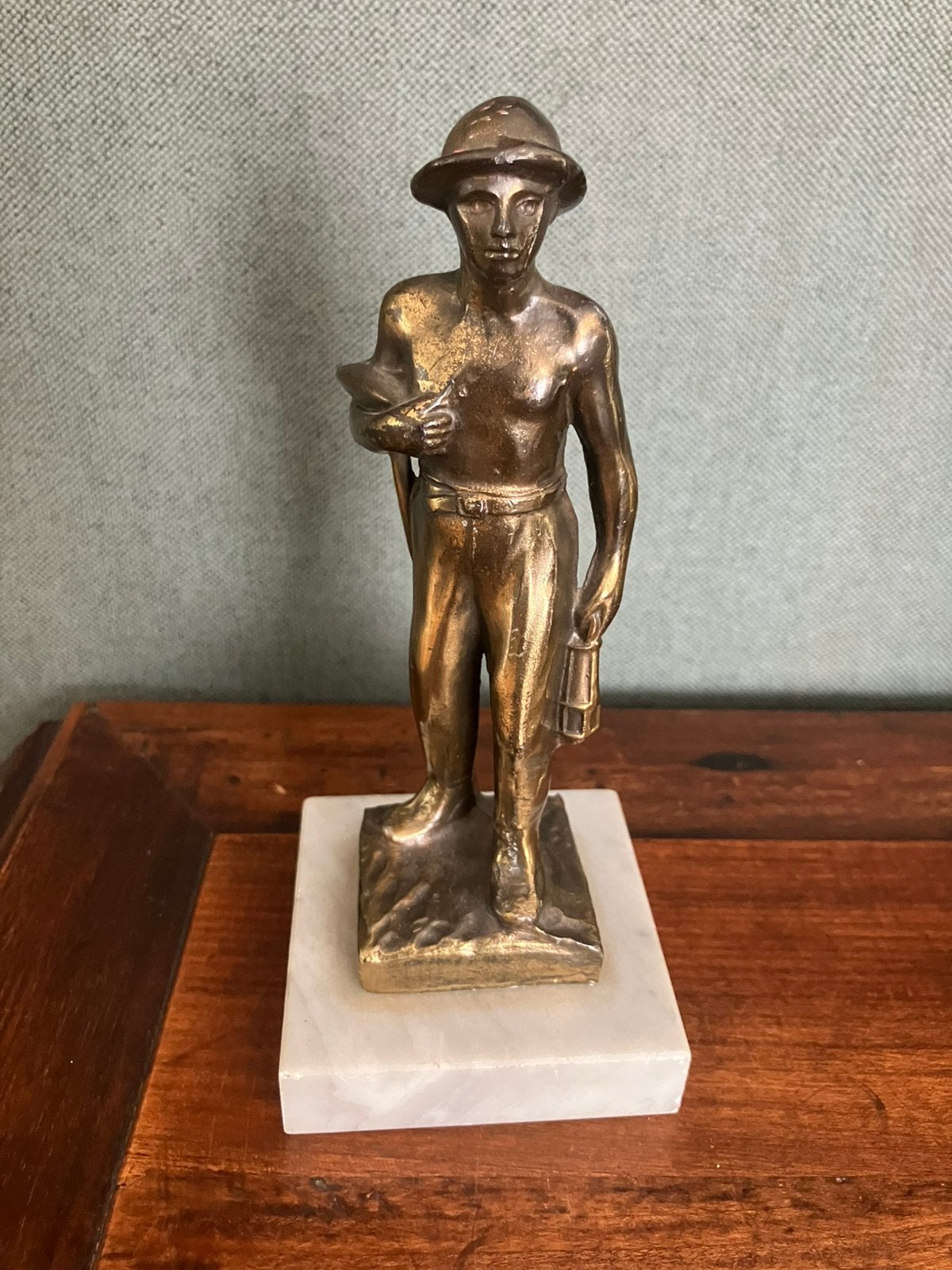 Bronzen beeld mijnwerker op marmeren voet, Antiek en Kunst, Ophalen of Verzenden
