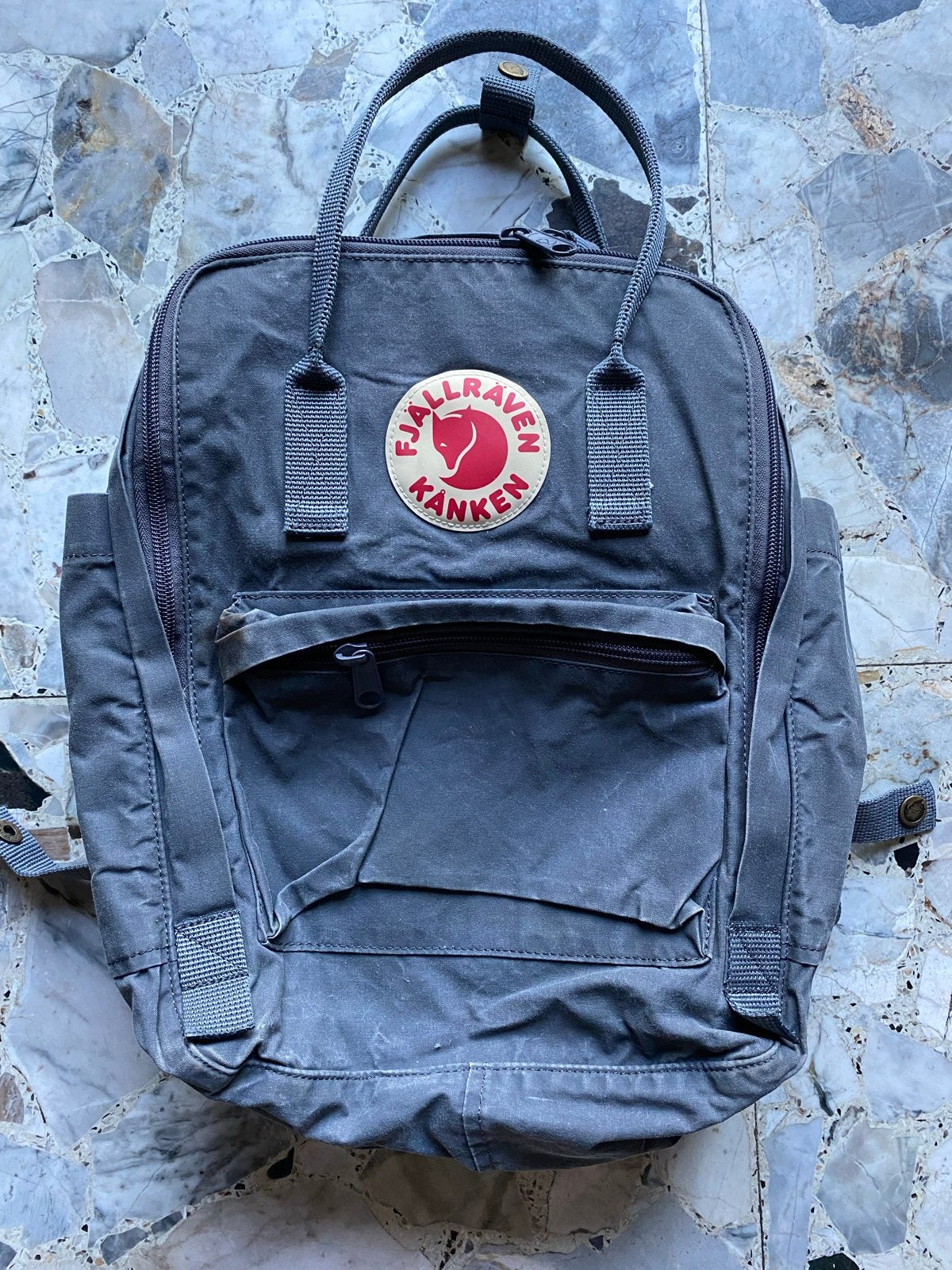 Fjällräven Kånken Rugzak Grijs - Zo goed als nieuw, Overige merken, 25 tot 40 cm, Ophalen of Verzenden, Zo goed als nieuw
