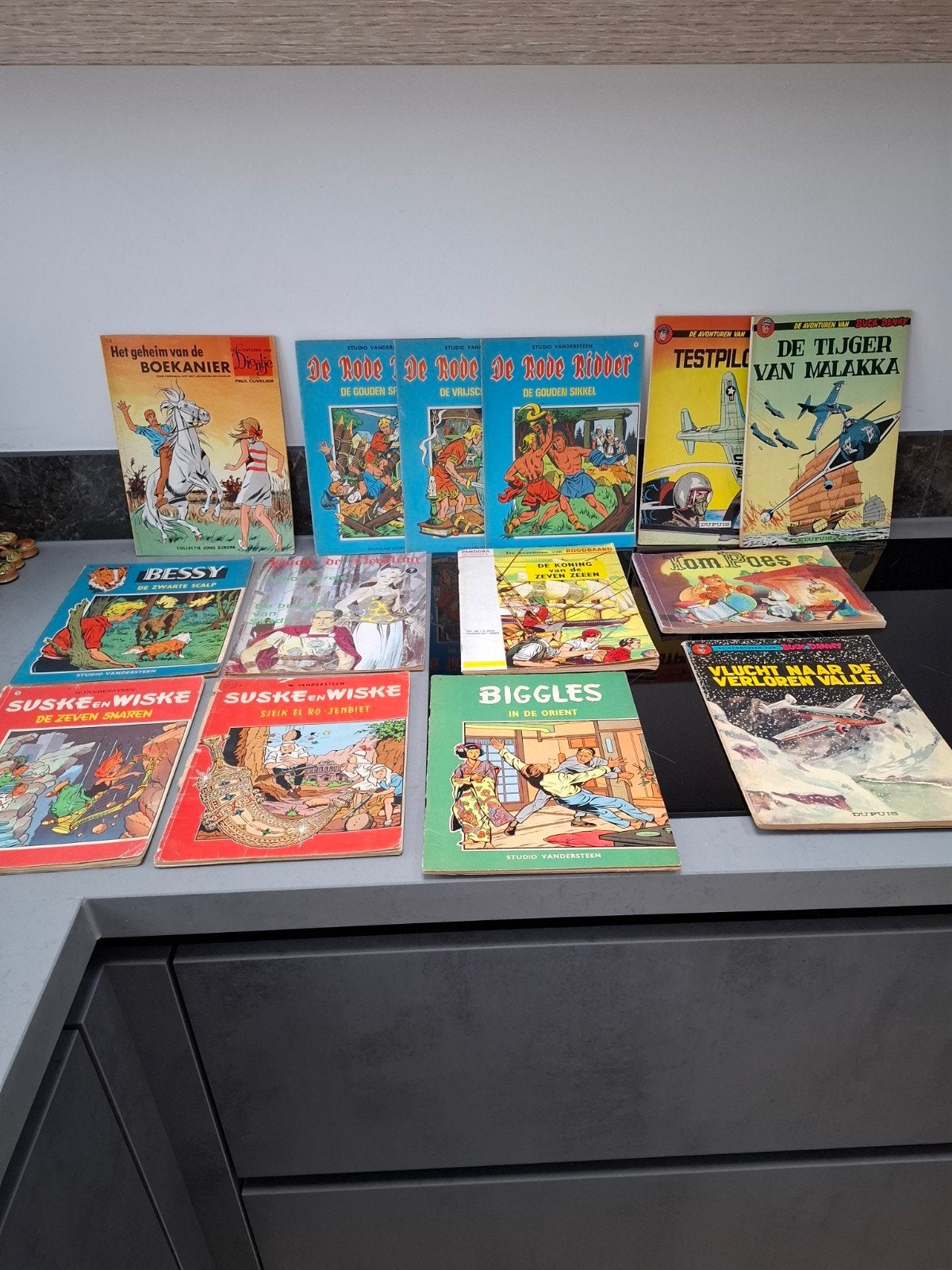 Diverse Oude strips oa : Suske en Wiske, Tom Poes, Bessy, Boeken, Stripboeken, Meerdere stripboeken, Ophalen of Verzenden, Gelezen