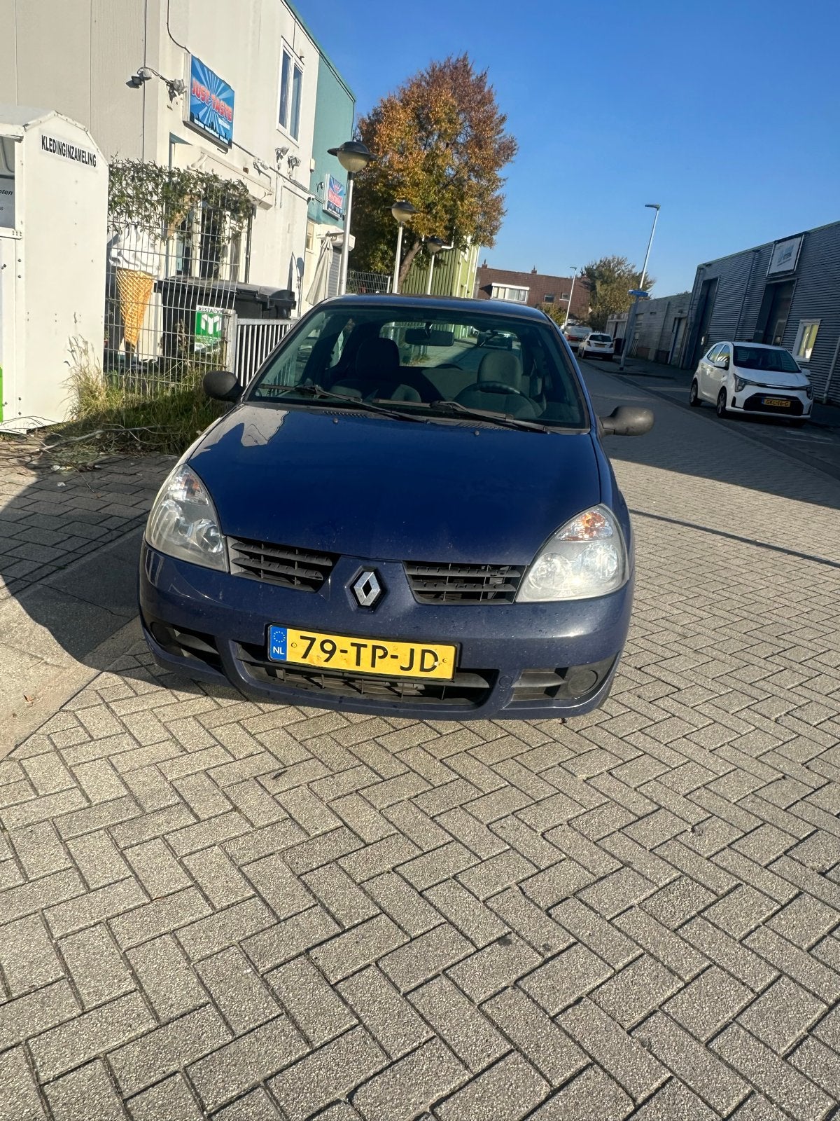 Renault Clio 1.2 3DR 2006 Blauw, Voorwielaandrijving, 31 €/maand, 4 cilinders, Origineel Nederlands