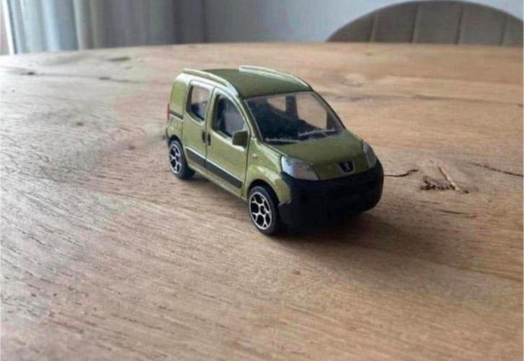 Majorette Peugeot Bipper 1:64 – Made in Thailand (2012), Ophalen of Verzenden, Gebruikt, Auto