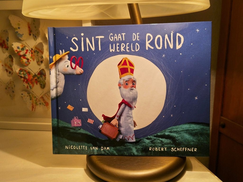 SINT GAAT DE WERELD ROND - gratis bij 1 ander van m'n boeke, Ophalen of Verzenden, Zo goed als nieuw