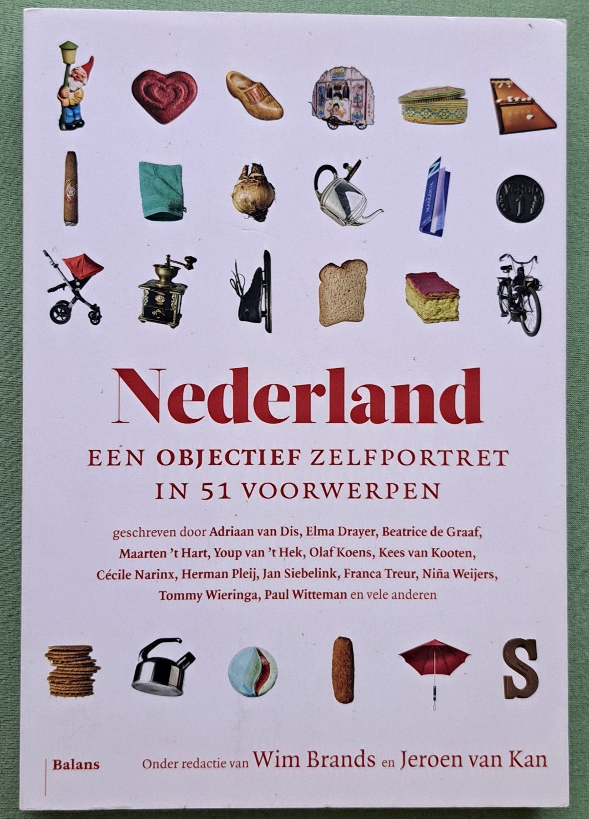 Nederland Een objectief zelfportret in 51 voorwerpen, 20e eeuw of later, Nieuw, Diverse auteurs, Ophalen of Verzenden