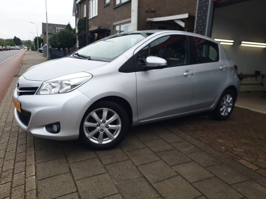Toyota Yaris 1.0 VVT-i Aspiration | Airco | L.M velgen | Tre, Auto's, Euro 5, Stof, 750 kg, Bedrijf