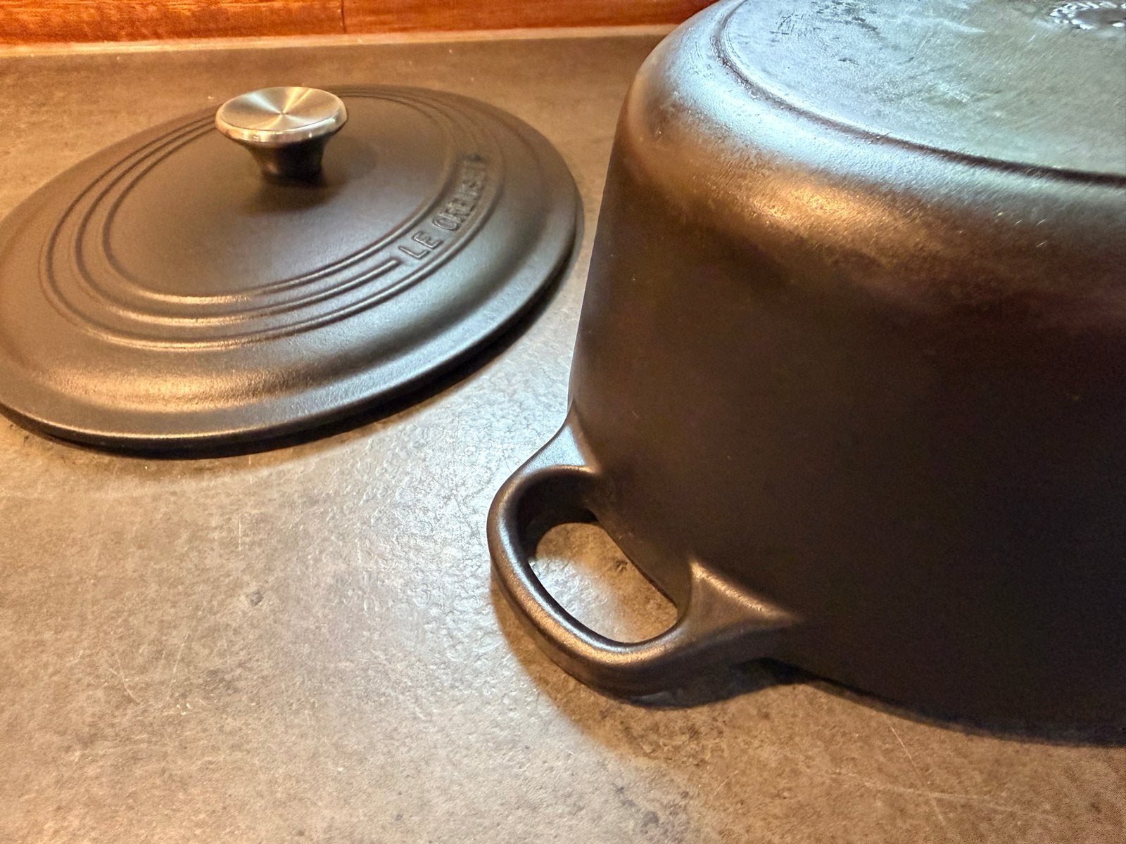 Le Creuset mat zwarte braadpan - Gebruikt, zacht prijsje, Huis en Inrichting, Keuken | Potten en Pannen, Ophalen of Verzenden