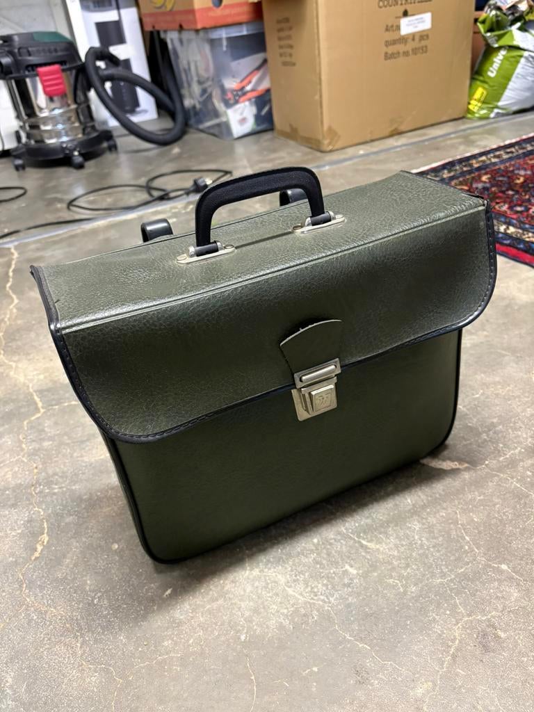 Klassiek groen leren fietstas, Sieraden, Tassen en Uiterlijk, Koffers, Ophalen, Zo goed als nieuw, Leer, Minder dan 50 cm