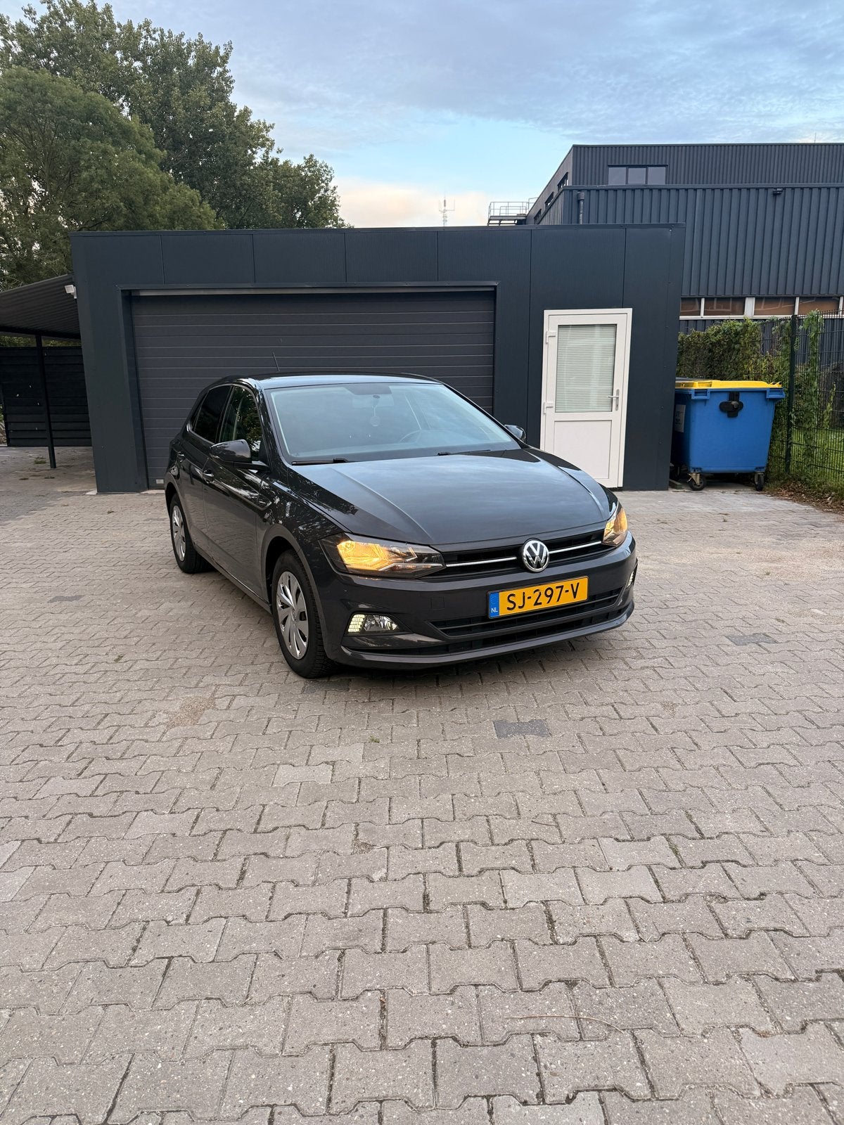 Volkswagen Polo 1.0 TSI 70KW 5D 2018 Grijs, Auto's, Voorwielaandrijving, 40 €/maand, 23 km/l, Origineel Nederlands