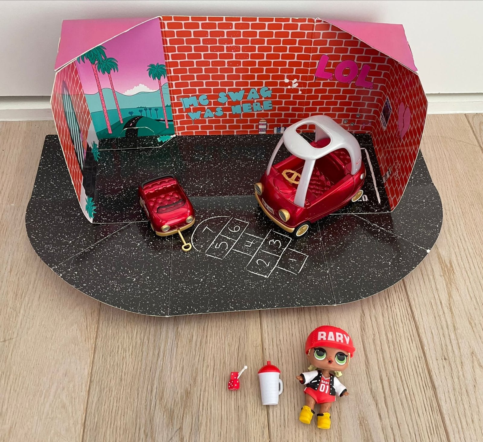 L.O.L. Surprise! pop met auto en accessoires, Ophalen of Verzenden, Zo goed als nieuw, Overige typen