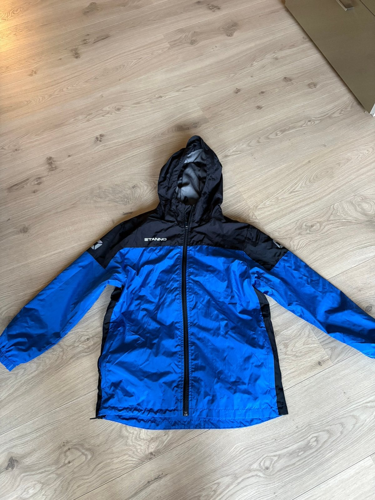 Stanno windbreaker maat 152, Caravans en Kamperen, Regenkleding, Ophalen of Verzenden, Zo goed als nieuw, Regenjas, Kinderen