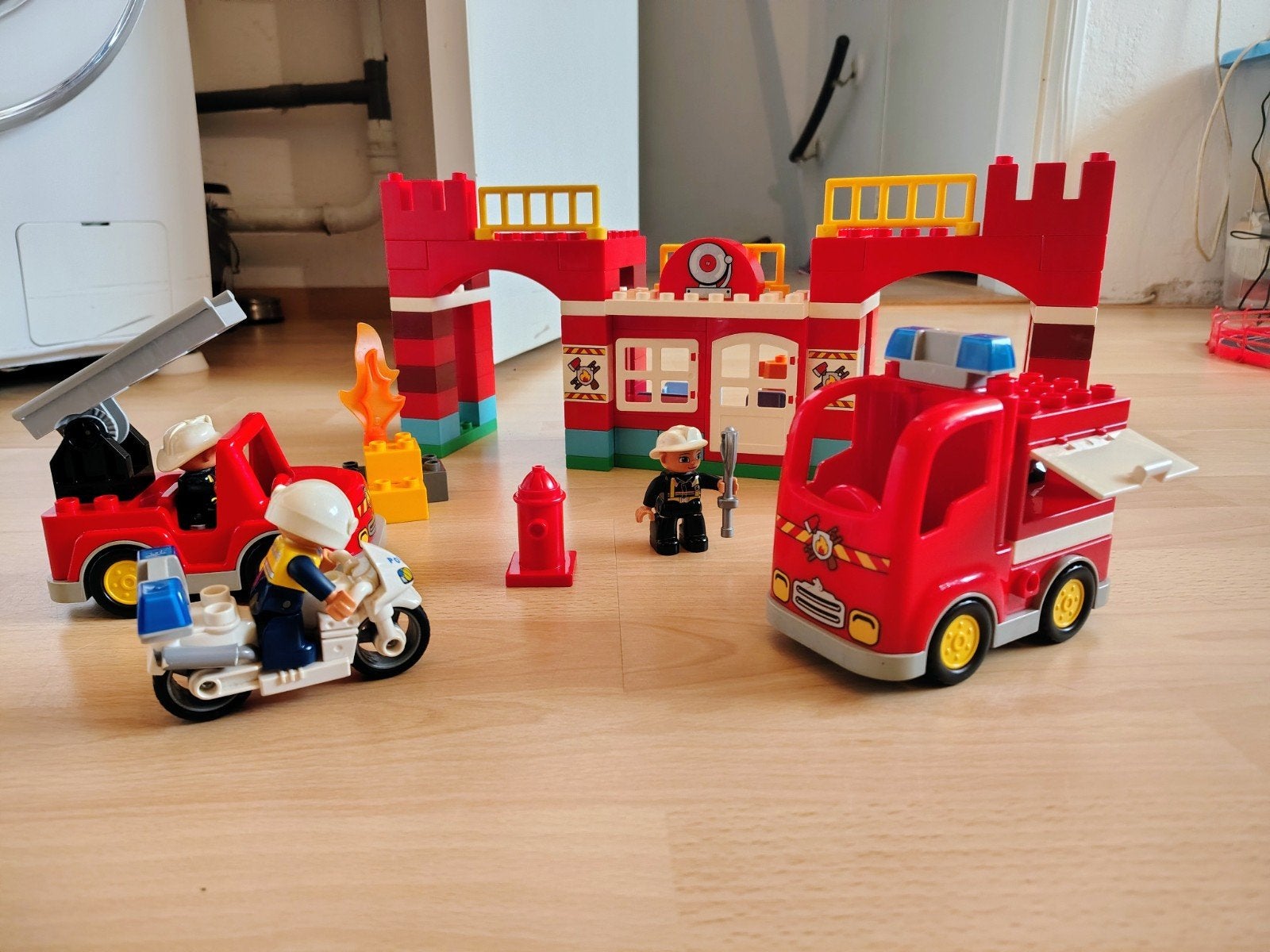 LEGO Duplo Brandweerkazerne met voertuigen en figuren, Ophalen, Gebruikt, Overige merken