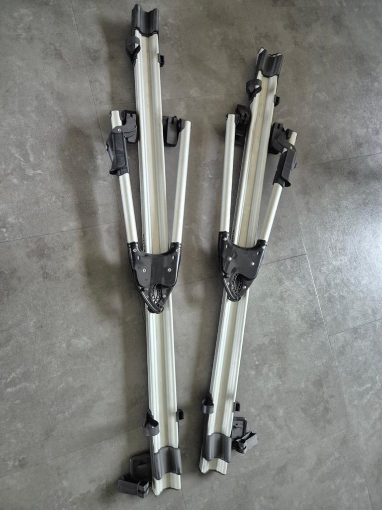 Originele Volvo fietsendragers voor op het dak made by Thule, Ophalen, Gebruikt, Brede banden, Dakdrager