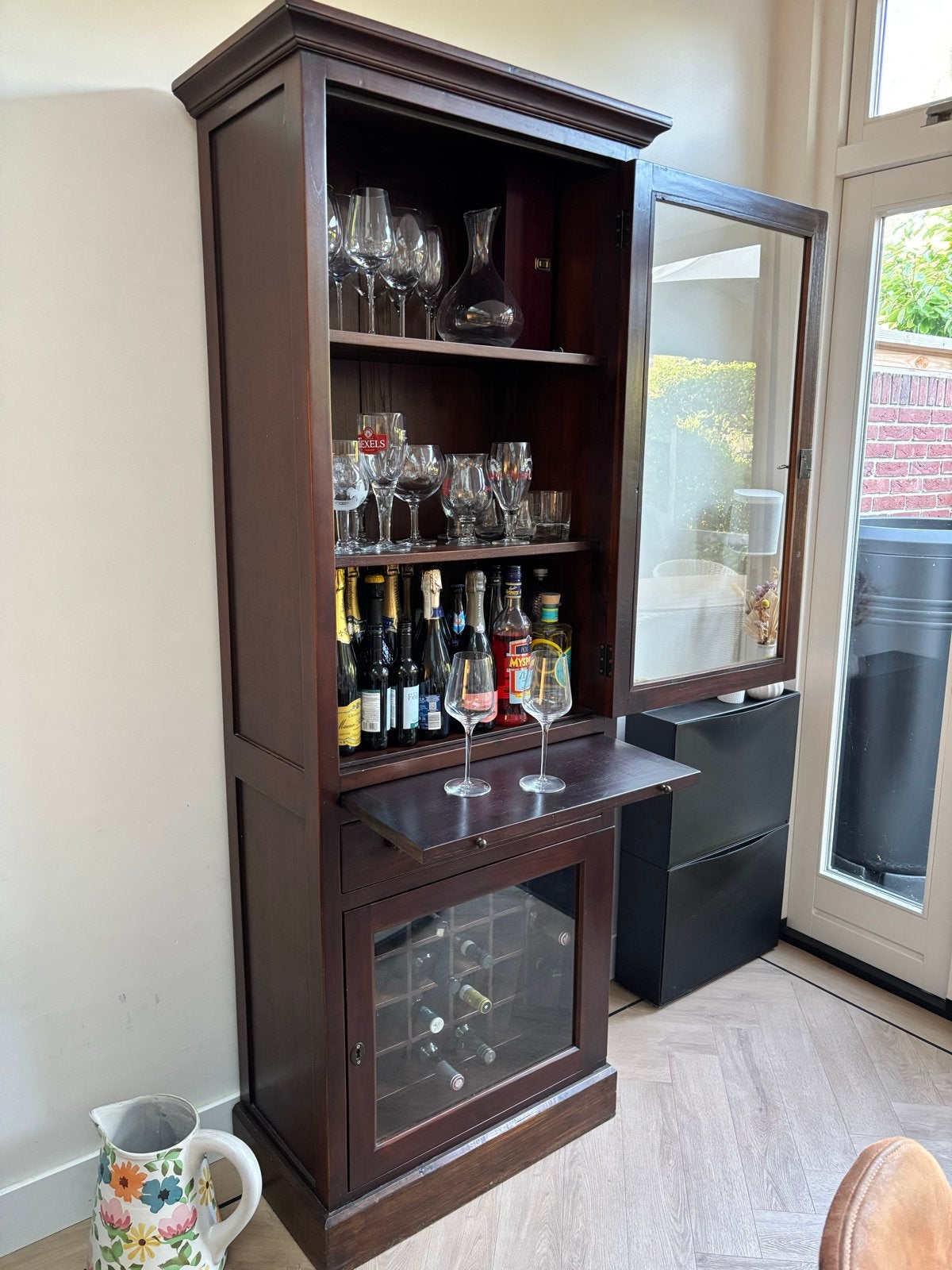 Stijlvolle Houten Barkast met Glazen Deuren en Wijnrek, Huis en Inrichting, Woonaccessoires | Wijnrekken, Ophalen, Gebruikt, Hout