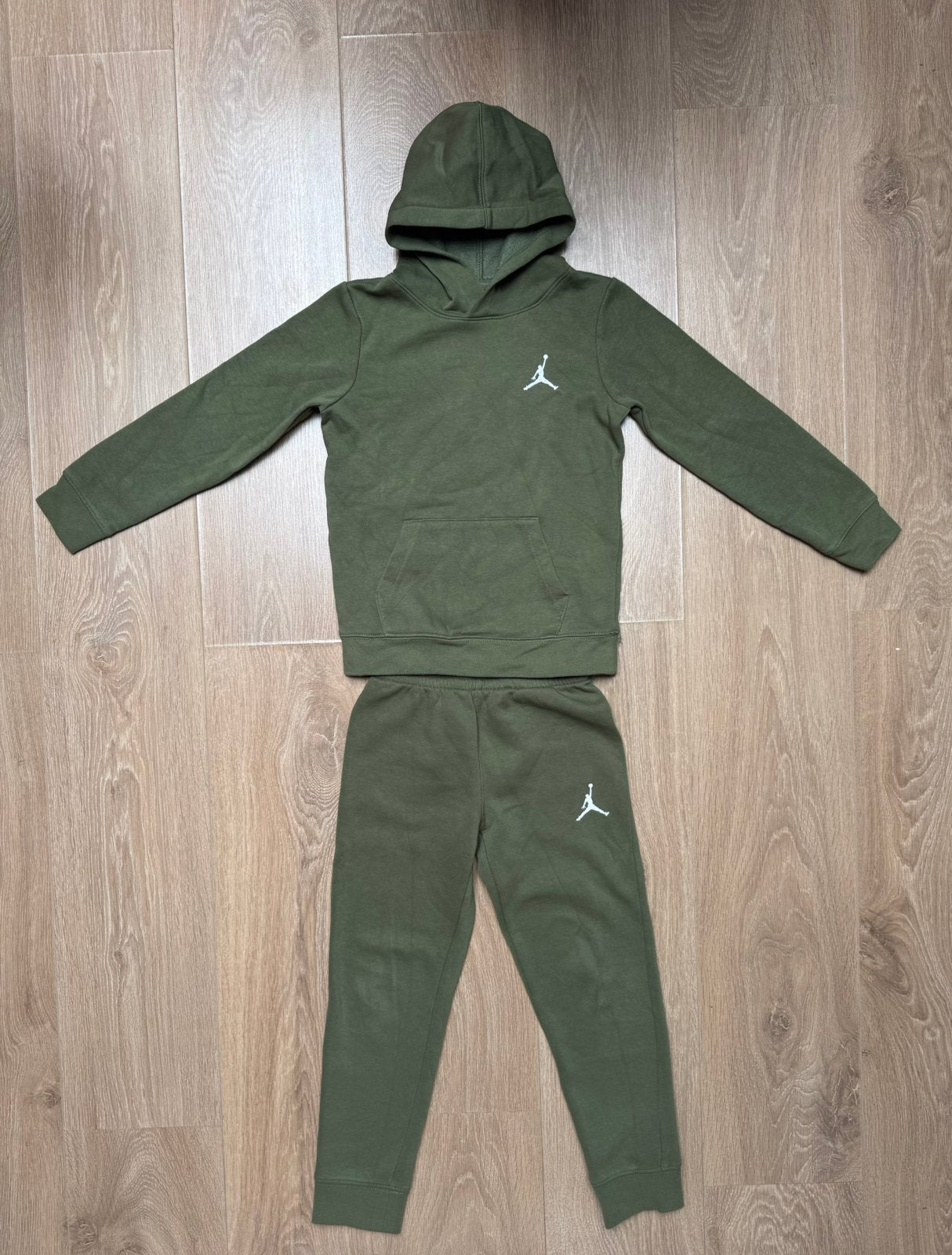 Jordan joggingpak groen maat 116/122, Ophalen of Verzenden, Gebruikt, Jongen, Setje