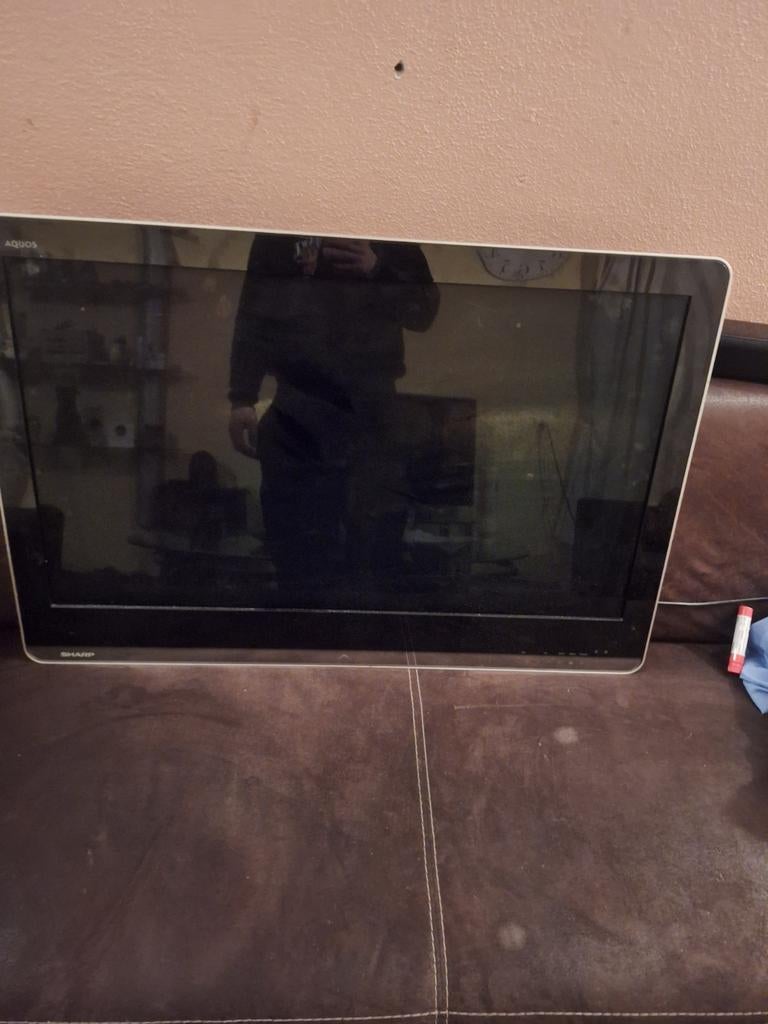Sharp Tv (TV beugel NIET inbegrepen) lees voor meer hieronde, Ophalen, Gebruikt, 50 Hz, HD Ready (720p)