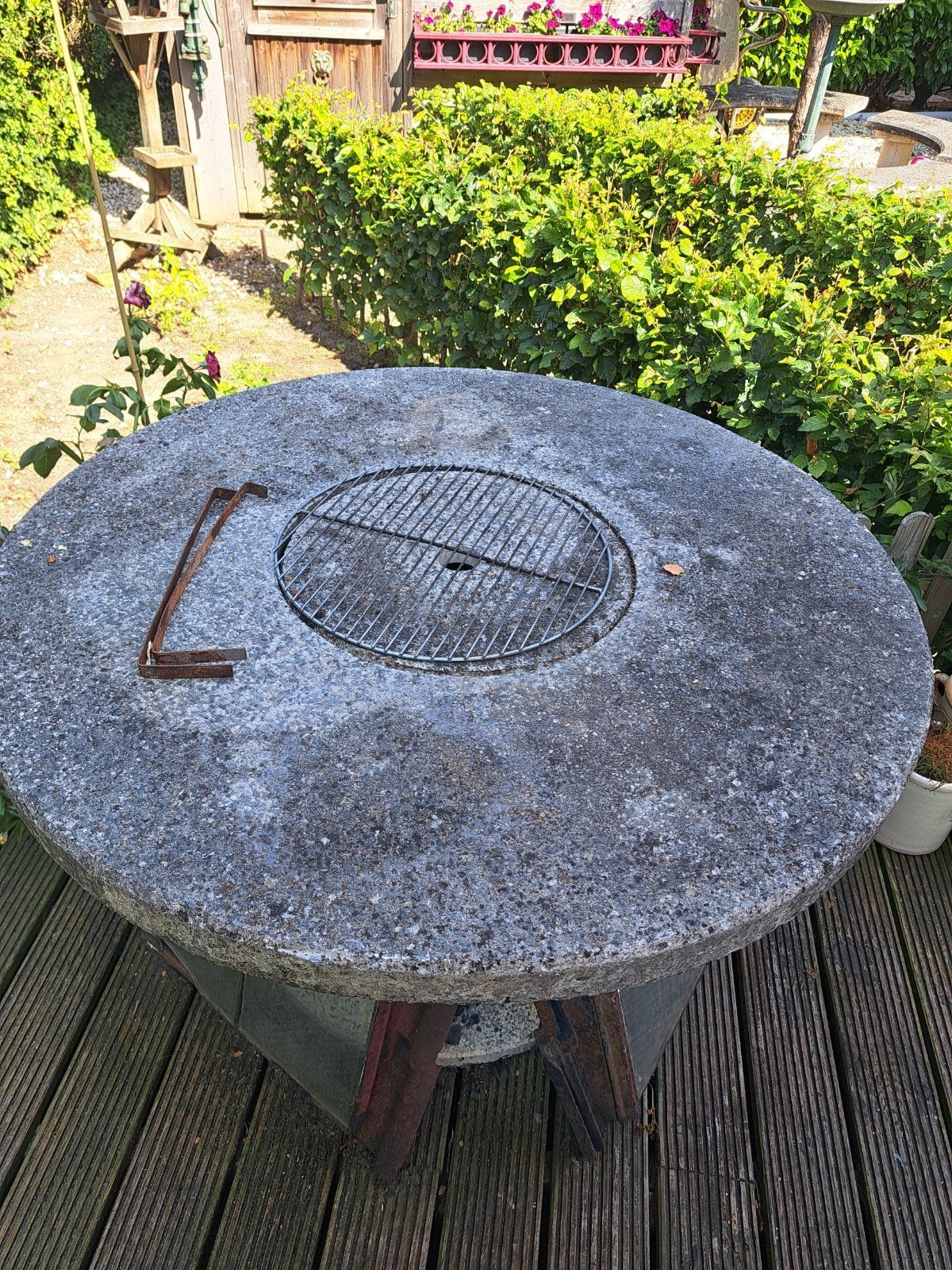 Gratis BBQ tafel met 3 bankjes, Ophalen, Gebruikt, Beton