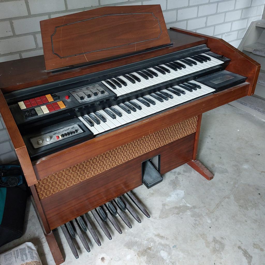 Orgel GRATIS  zo snel mogelijk ophalen. Anders gaat hij weg., Ophalen, Gebruikt, 2 klavieren, Orgel