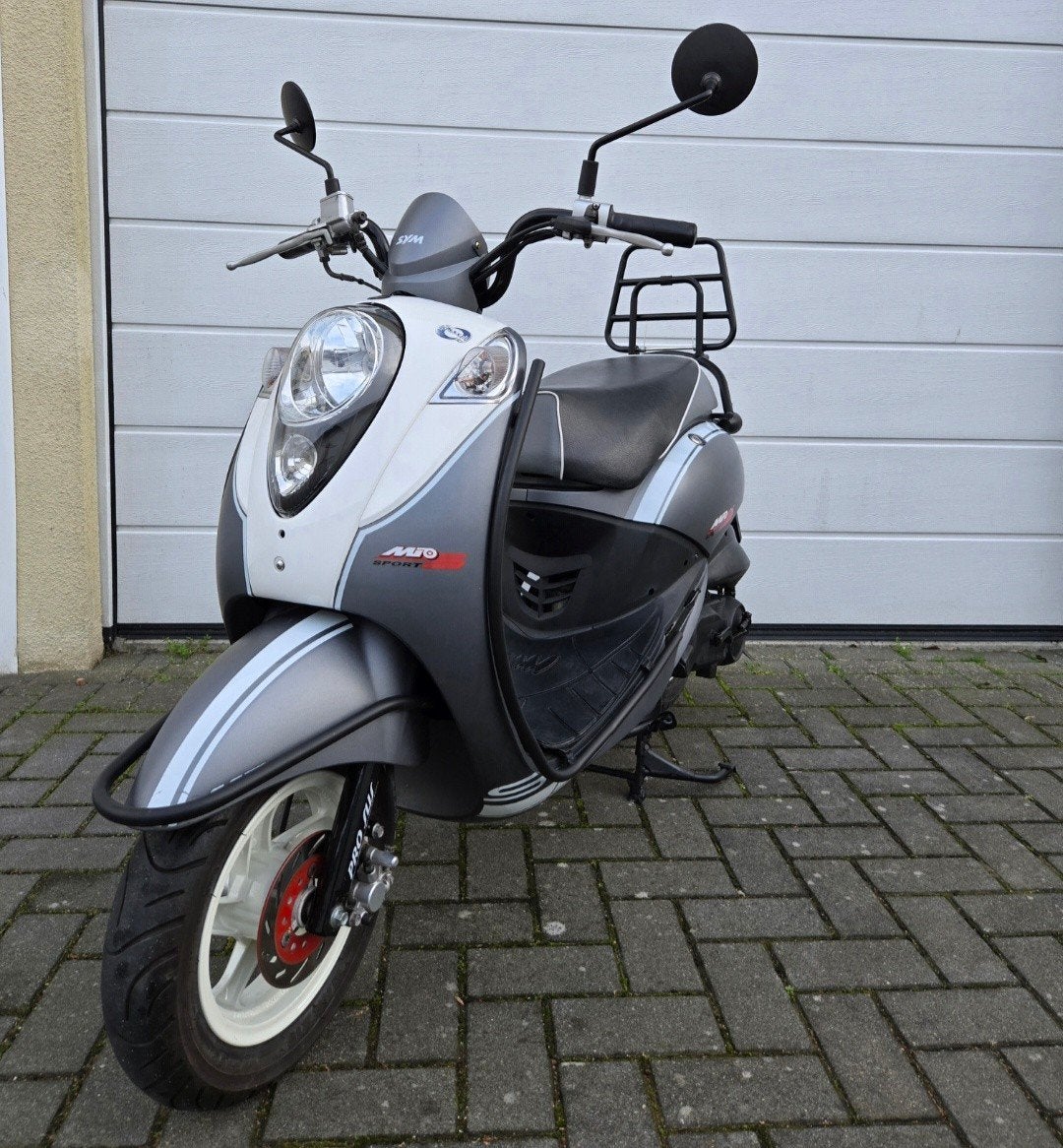 Sym mio 100cc mooiste van ned., Fietsen en Brommers, Scooters | SYM, Zo goed als nieuw, Mio, Benzine, Ophalen