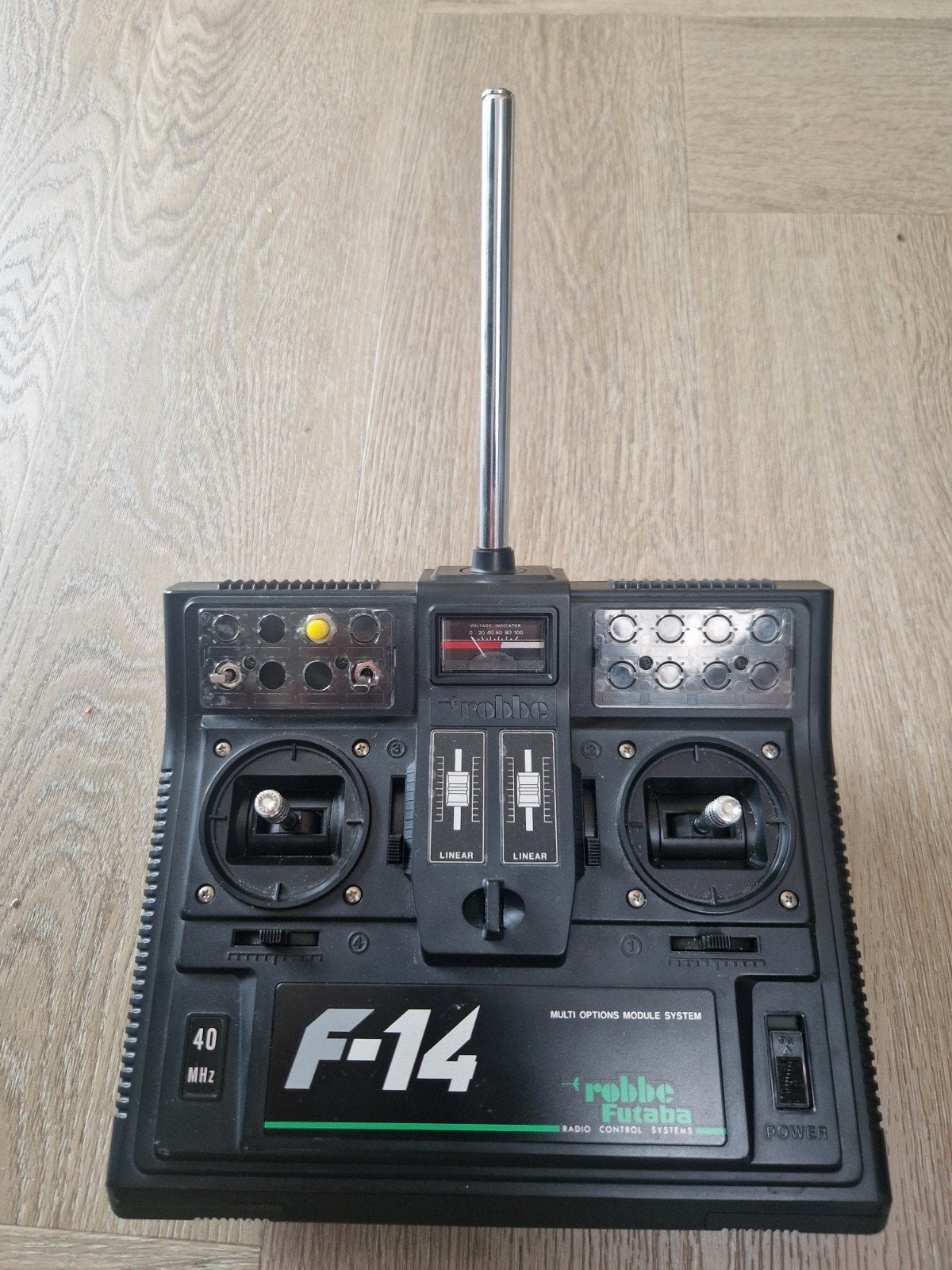 Robbe Futaba F-14 zender, Ophalen, Zo goed als nieuw