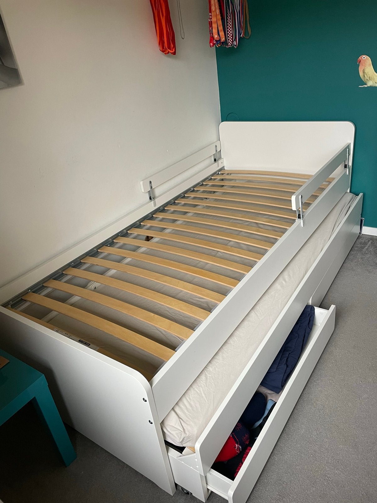 IKEA SLÄKT uitschuifbed met lades en bedhekje, Ophalen, 90 cm, Eenpersoons, Wit