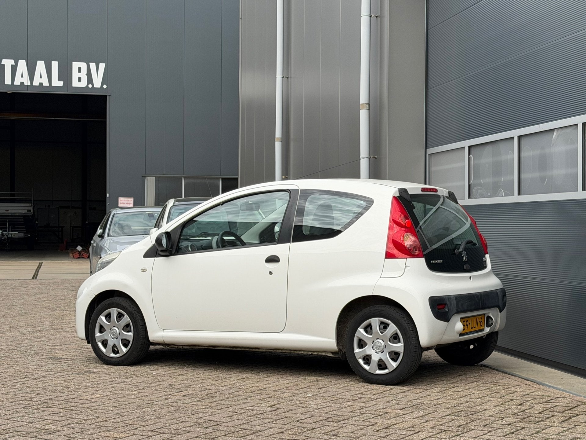 Peugeot 107 1.0-12V XR bj.2010 Stuurbekr|Radio|Nette staat., Voorwielaandrijving, Stof, 4 stoelen, Origineel Nederlands