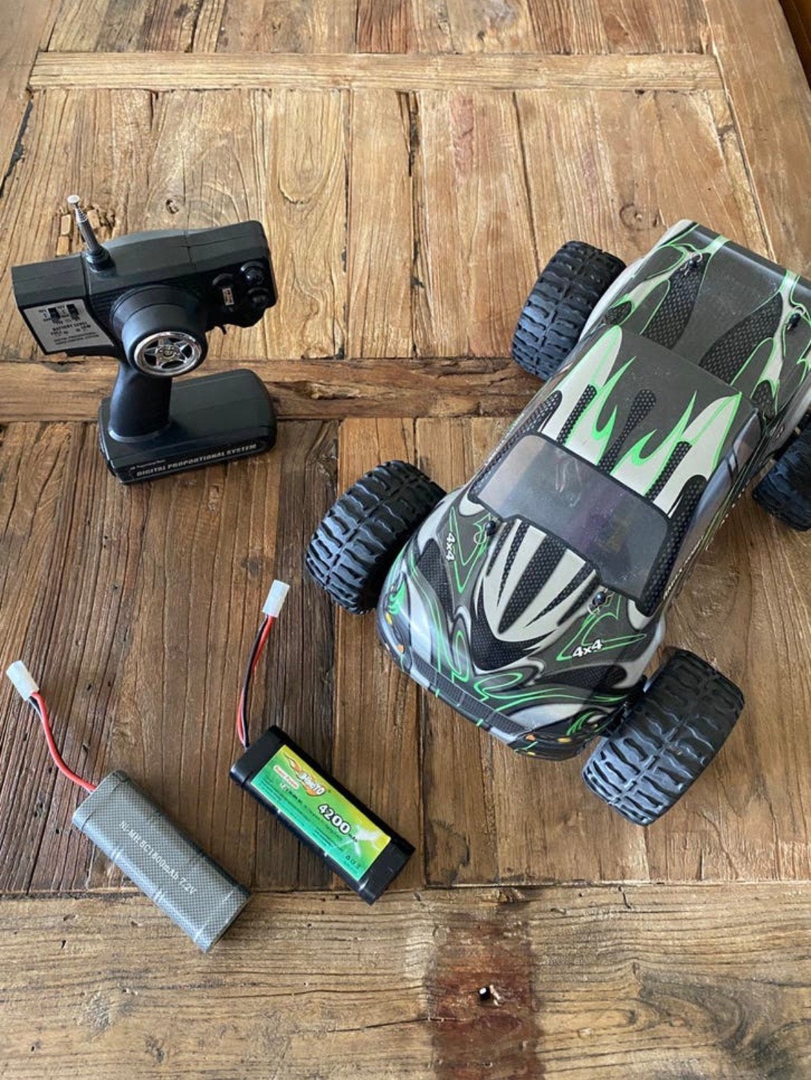 RC Monster Truck 4x4, Ophalen, Zo goed als nieuw, Auto offroad