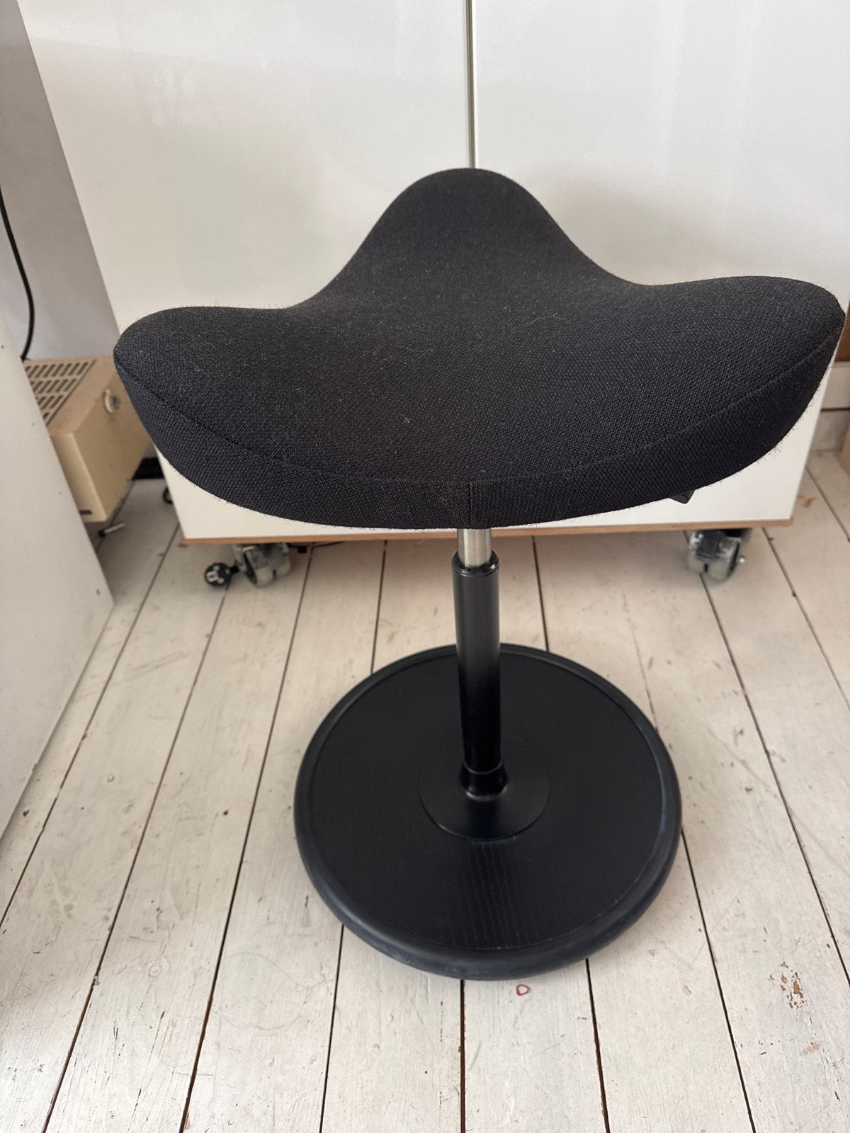 Stokke Varier Move Ergonomische bureaukruk - Zwart, zgan, Ophalen, Zwart, Zo goed als nieuw, Bureaukruk