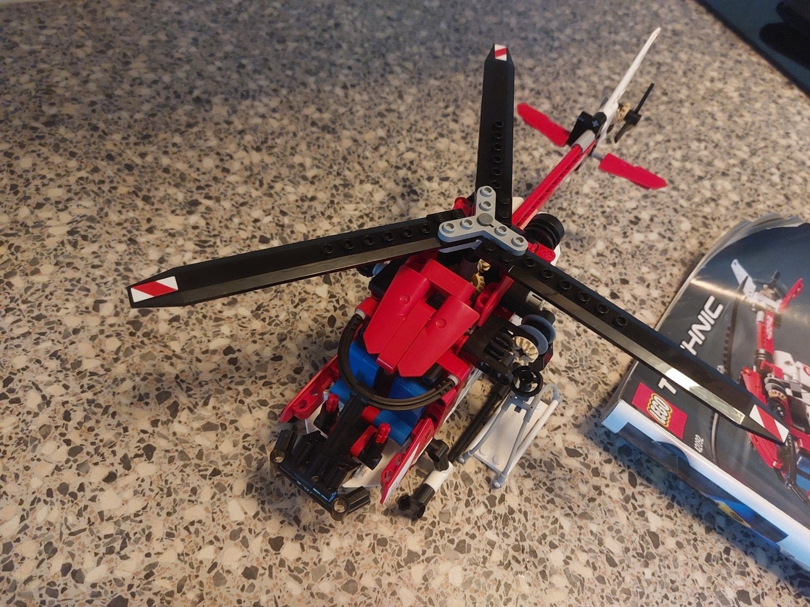 Lego Technic rescue helicopter (42092), Ophalen