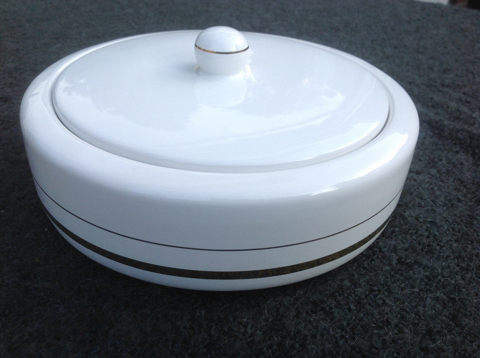''Witte schaal met deksel en gouden randje, 20 cm, Ophalen of Verzenden