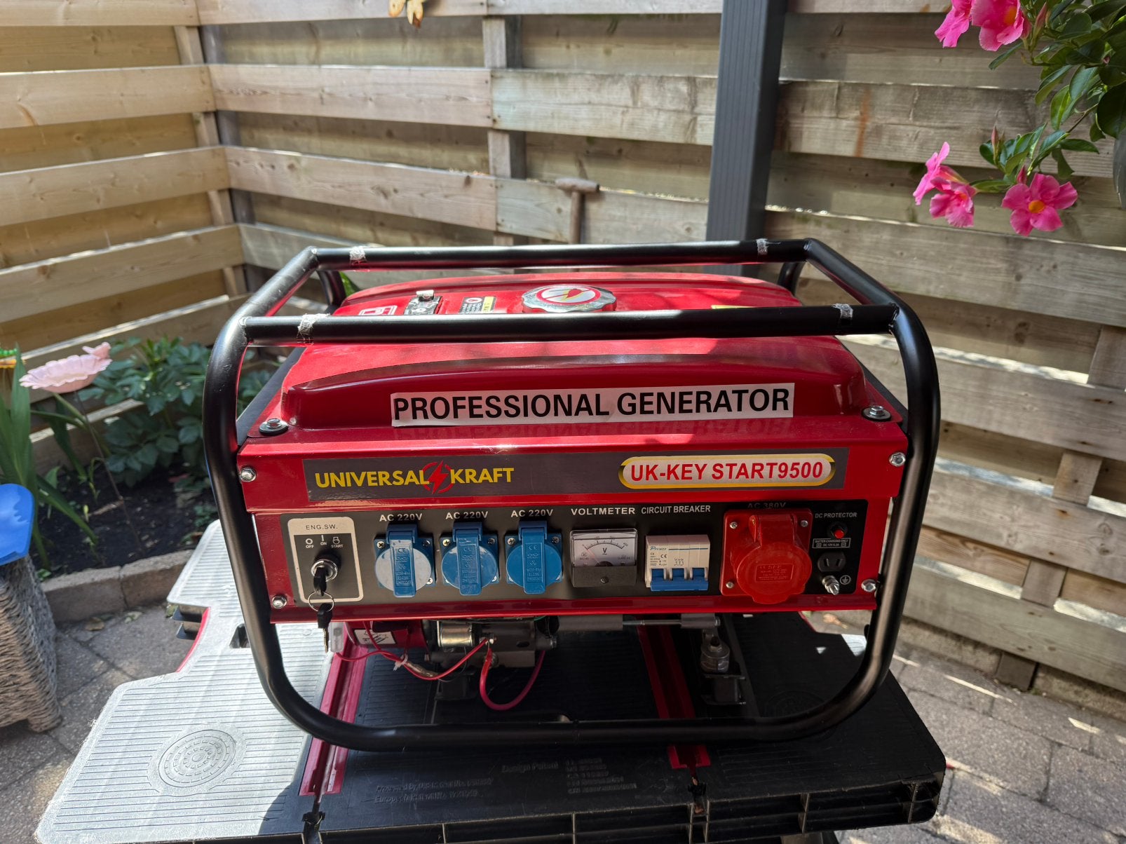 Generator van het merk Kraft (engels), Ophalen, Elektrisch startend, Benzine, Zo goed als nieuw