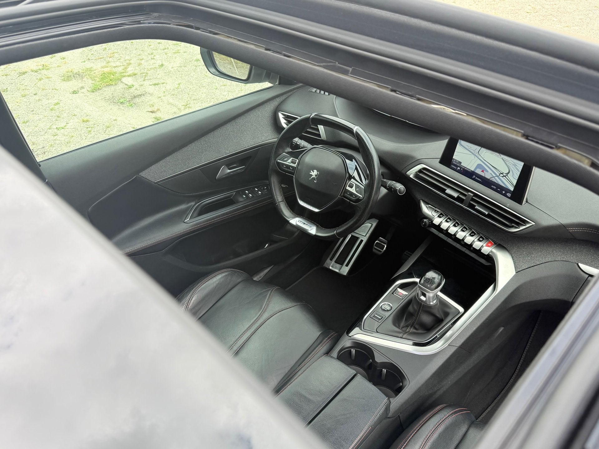 Peugeot 5008 1.2 PureTech 130pk GT-Line - Blanc Nacré - Led, Voorwielaandrijving, Gebruikt, 1270 kg, 7 stoelen
