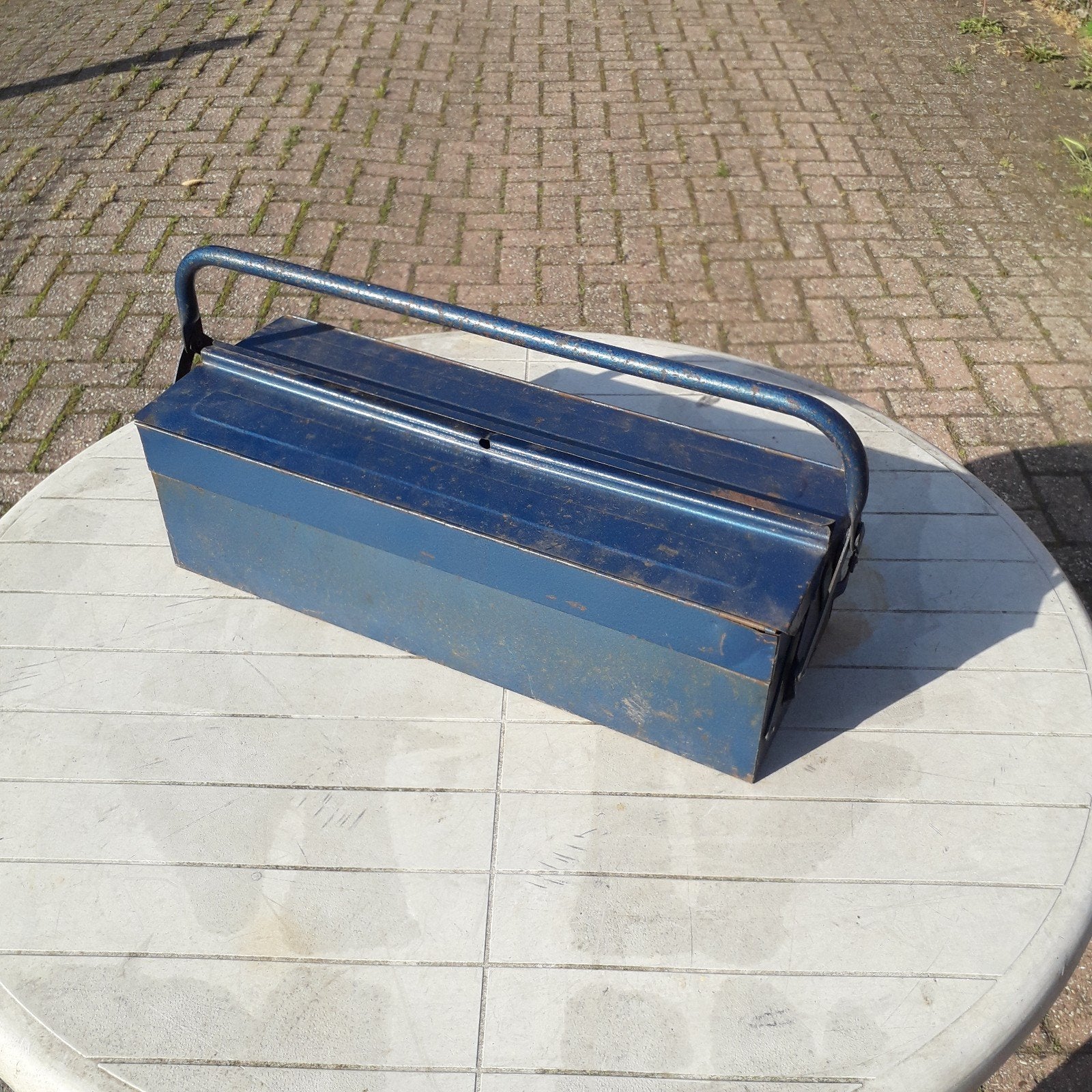 Metalen gereedschapskist, Ophalen