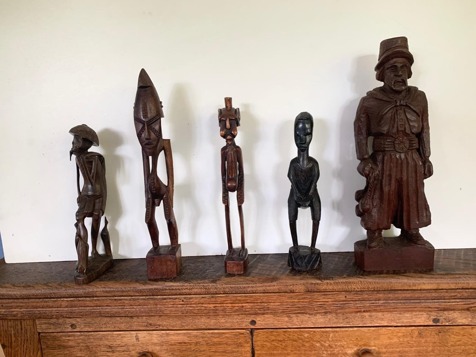 5 houtsnijwerk beelden uit diverse landen, Ophalen of Verzenden, Hout, Houtsnijwerk