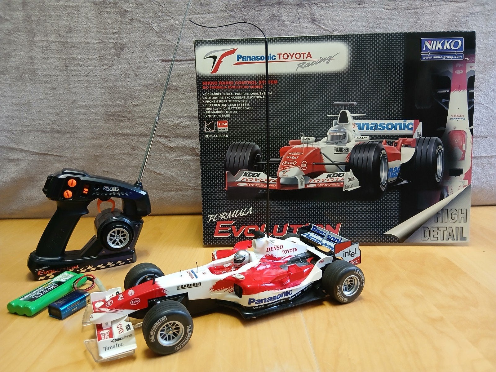 1/14 ラジコン Panasonic TOYOTA F1 NIKKO Nikko Panasonic Toyota Racing F1 RC Auto 1:14 (m2412887186