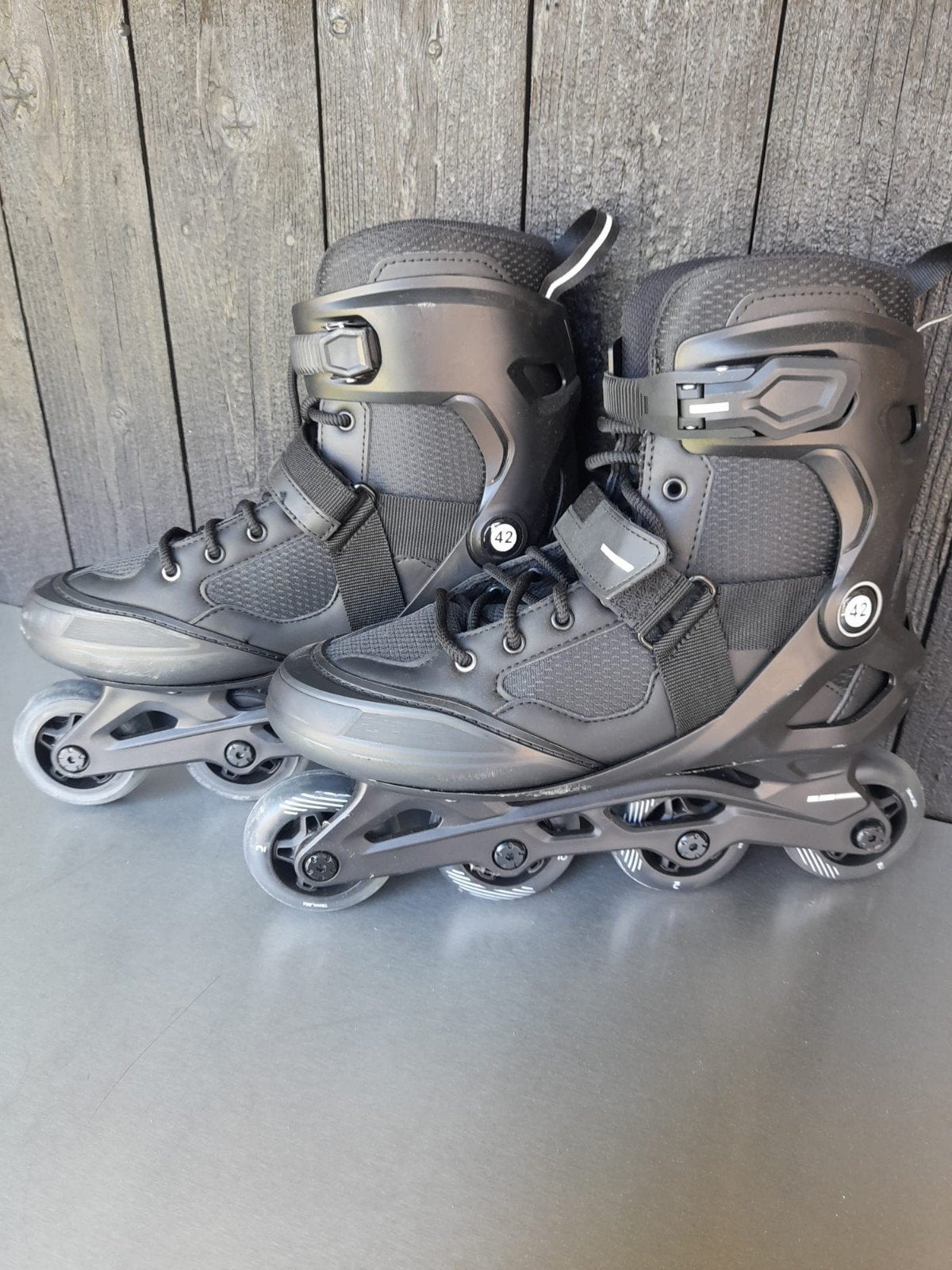Nieuwe Skeelers maat 41 met knie- en polsbeschermers, Ophalen, Nieuw, Inline skates 4 wielen