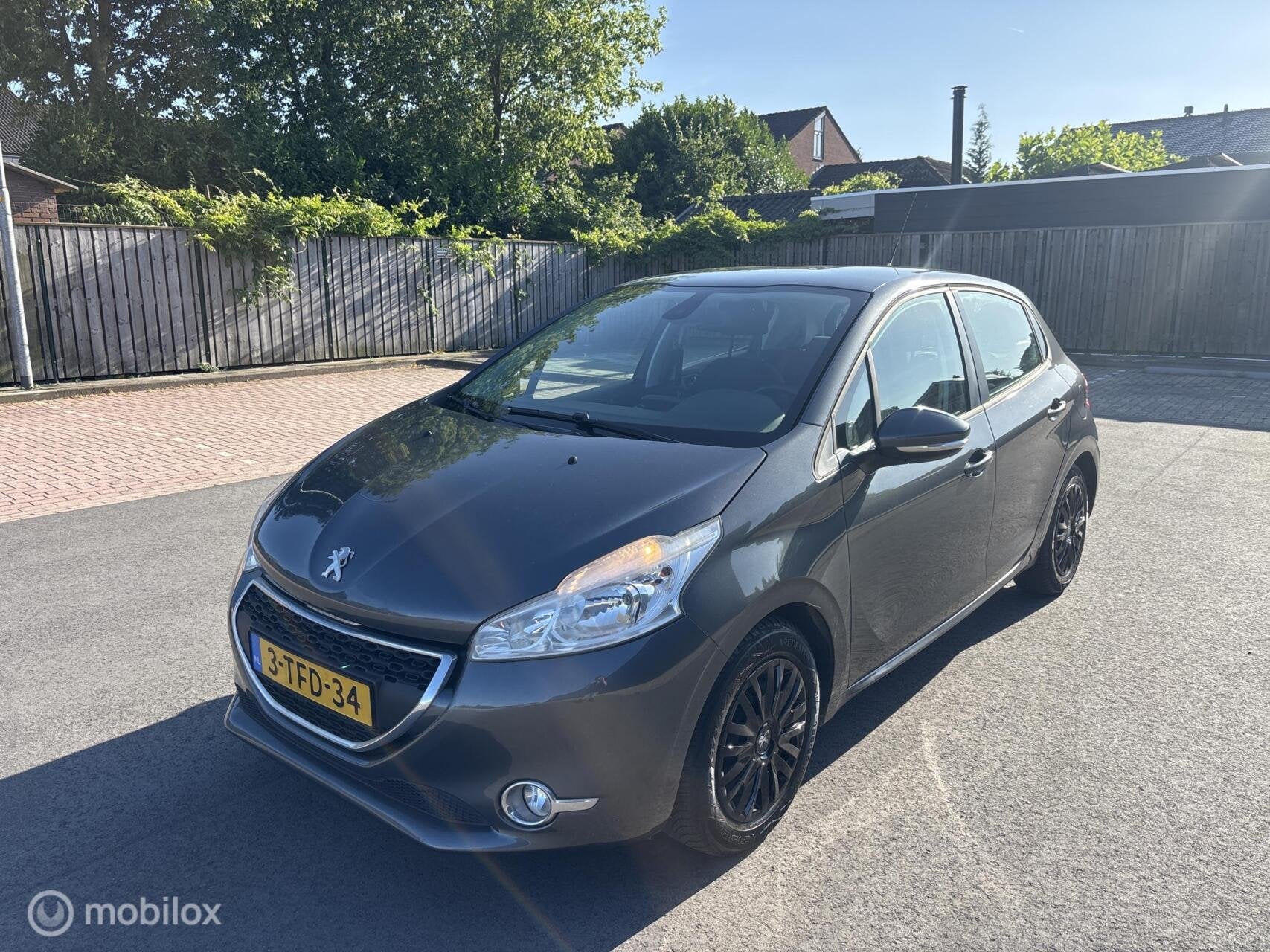 Peugeot 208 1.2 VTi Active 2014 Grijs Navi Airco, Auto's, Voorwielaandrijving, Euro 5, Gebruikt, 31 €/maand